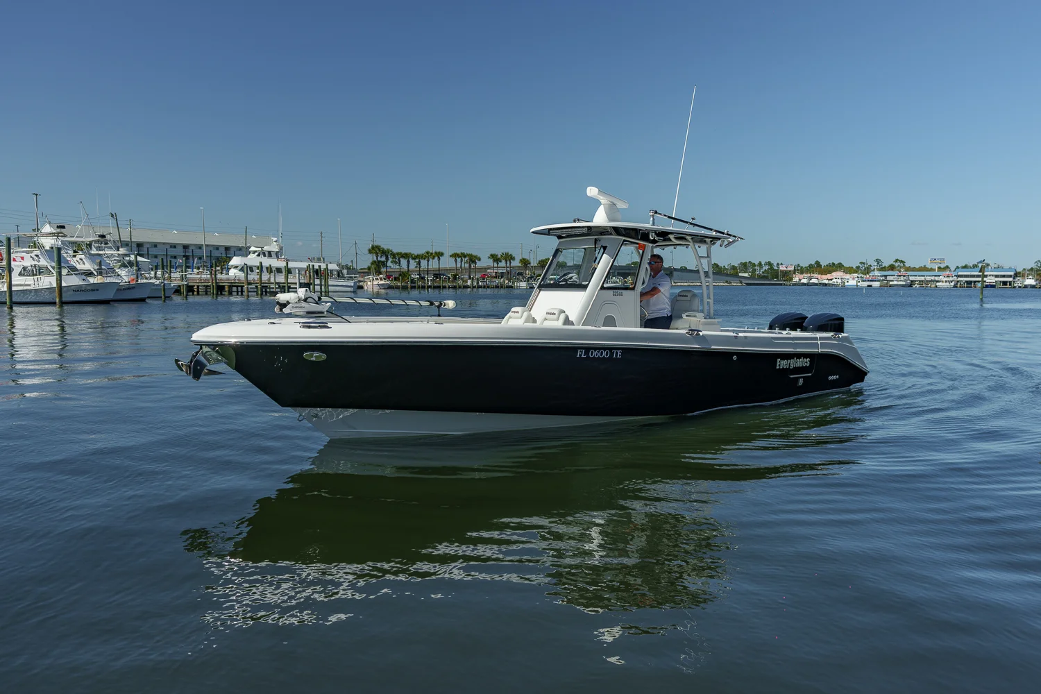 2017 Everglades 325 CC Image Thumbnail #7