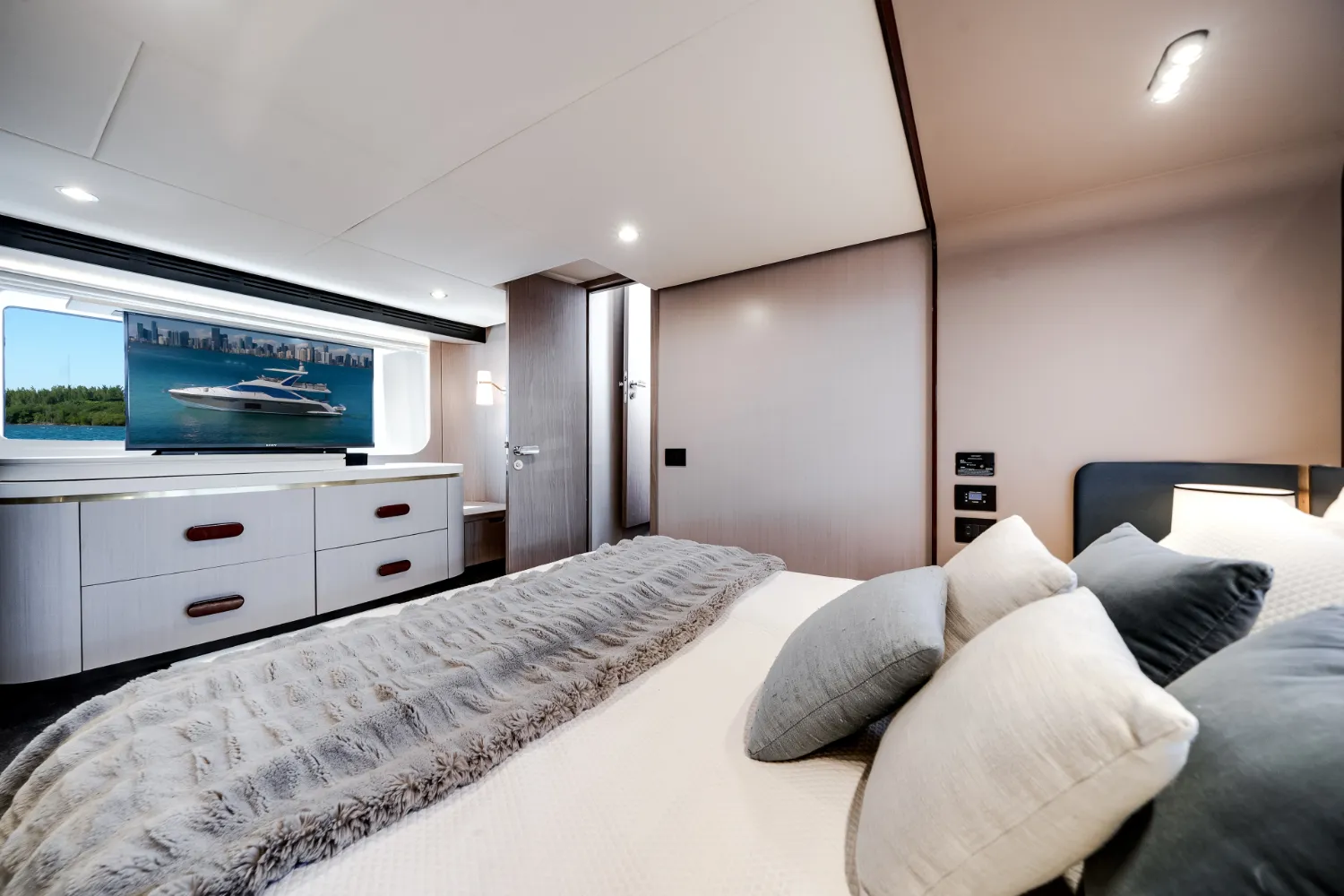 2021 Azimut 60 Flybridge Image Thumbnail #74