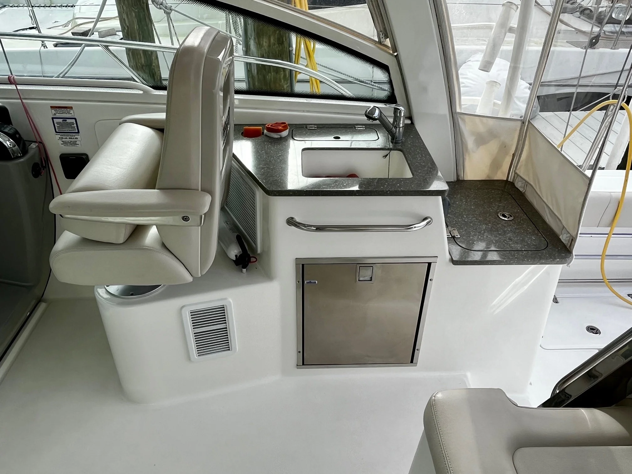 2016 Boston Whaler 345 CONQUEST Image Thumbnail #19