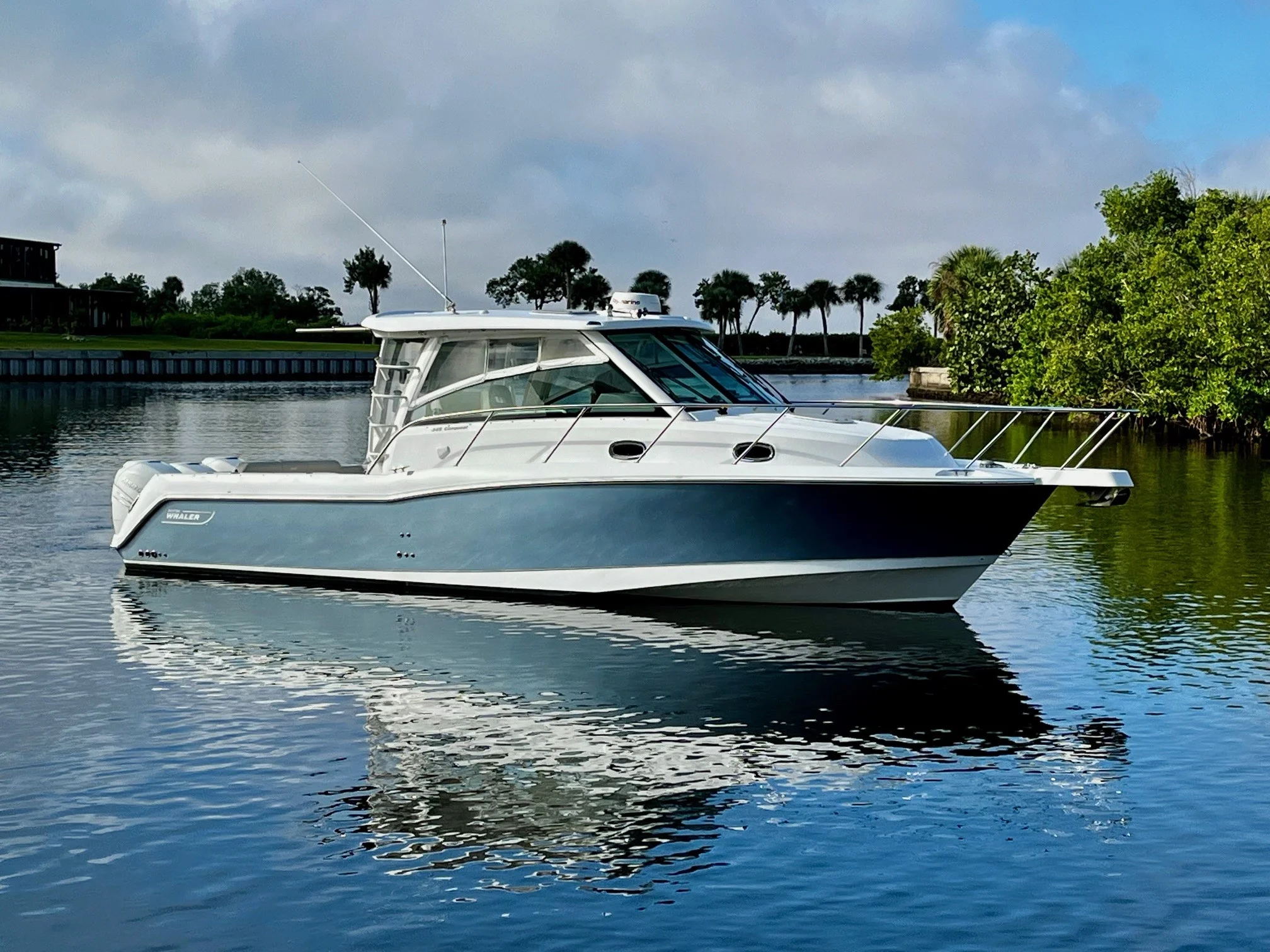 2016 Boston Whaler 345 CONQUEST