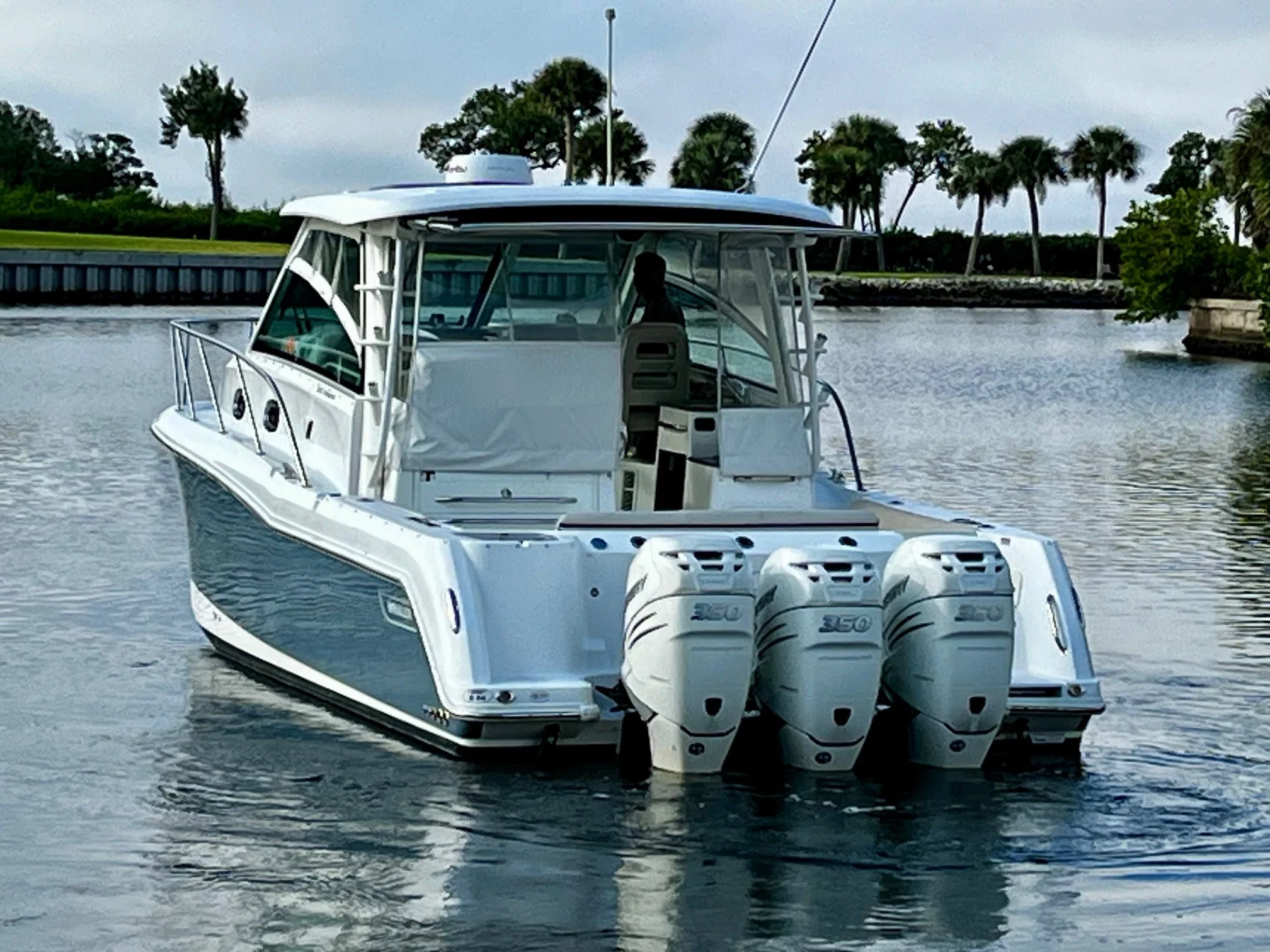 2016 Boston Whaler 345 CONQUEST Image Thumbnail #13