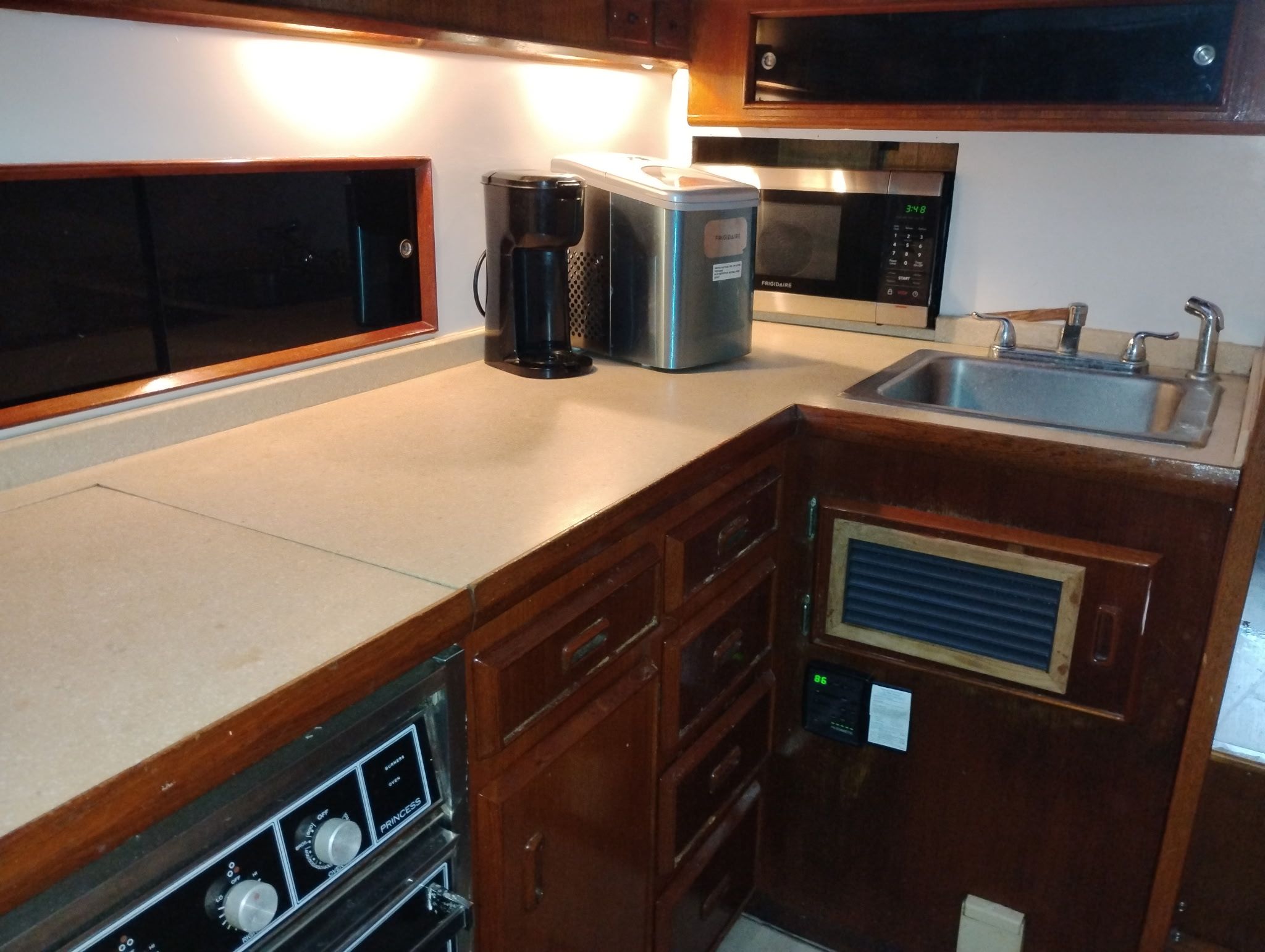 1985 Bertram 46 Image Thumbnail #11