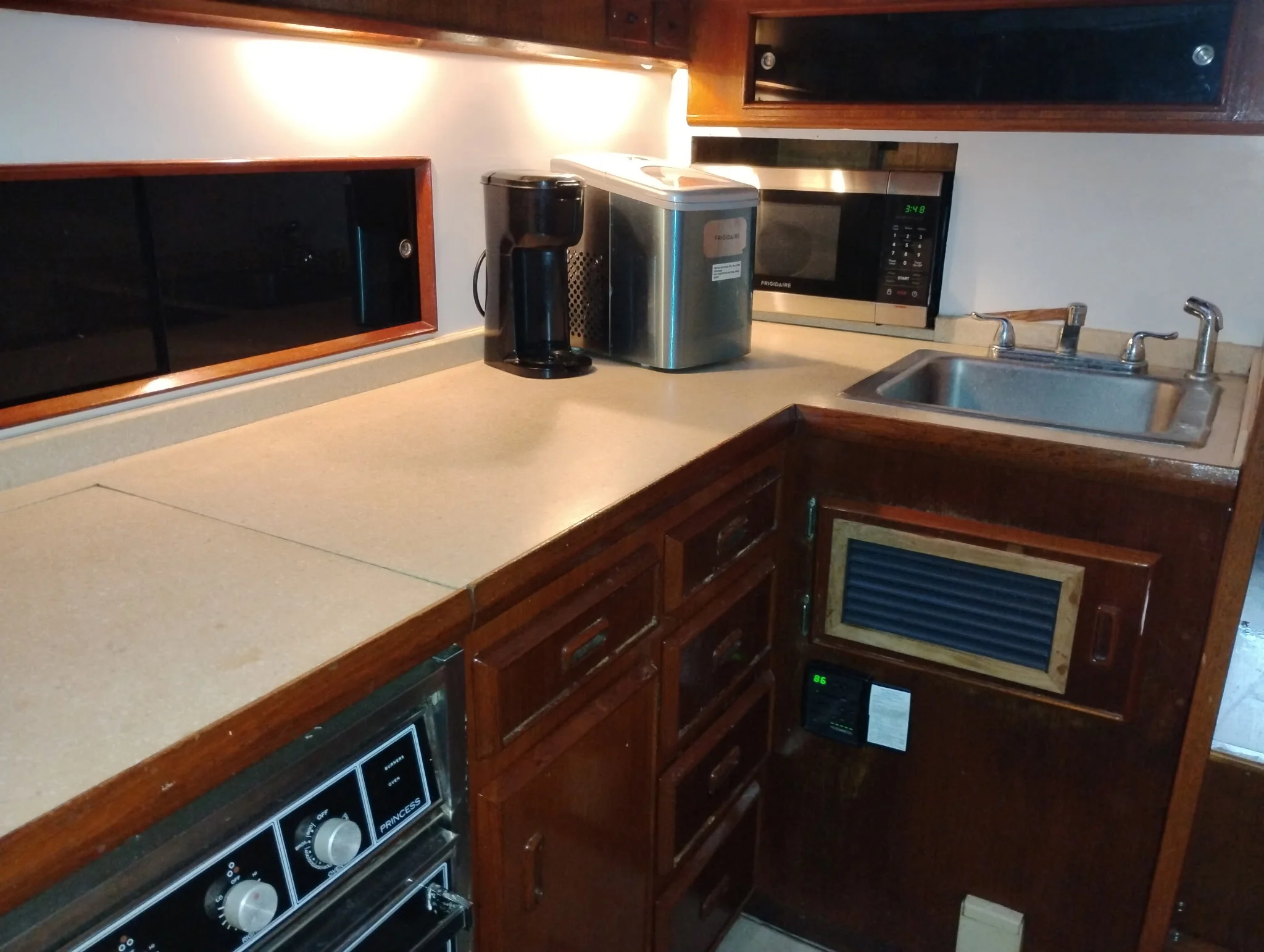 1985 Bertram 46 Image Thumbnail #11