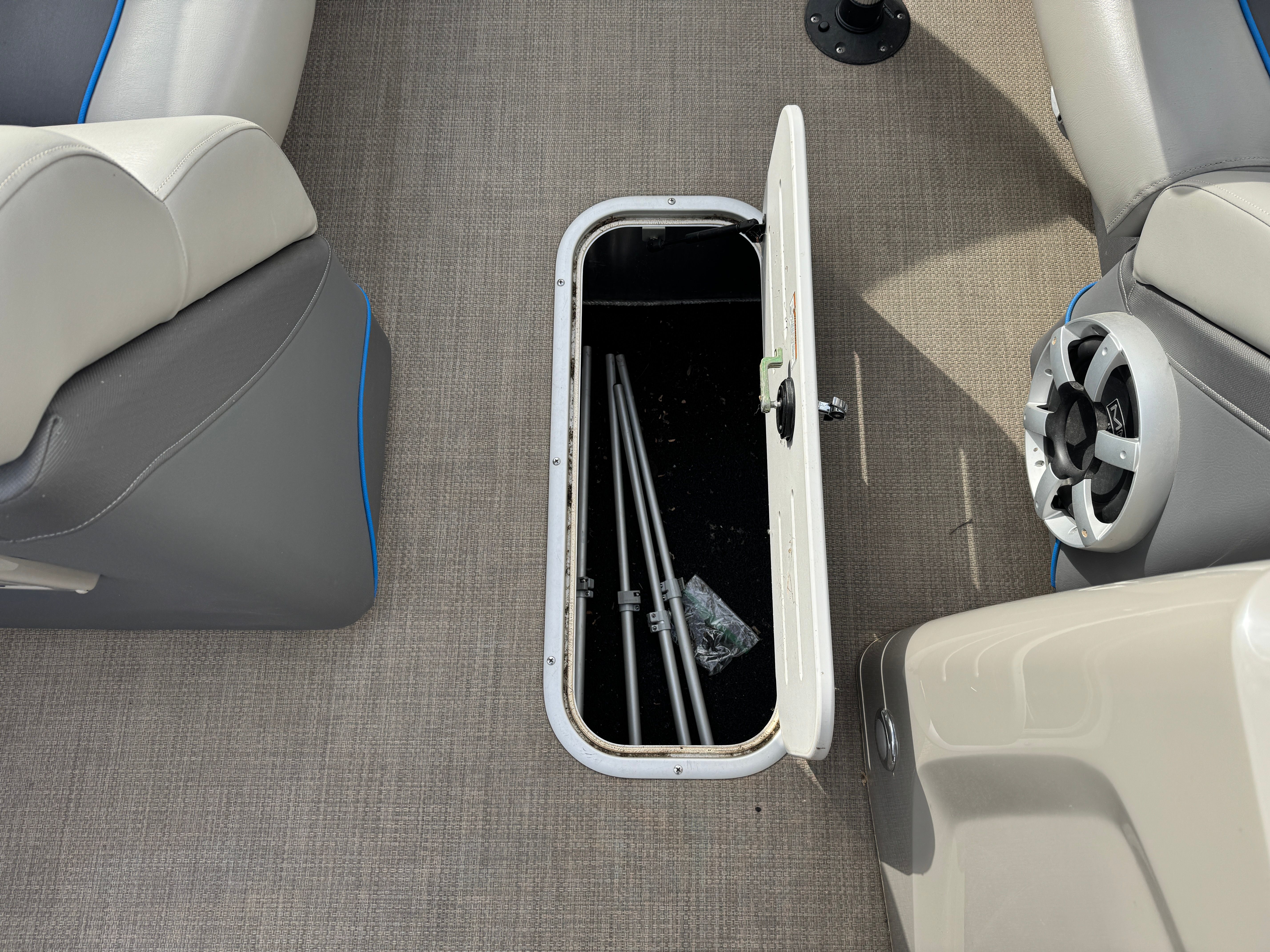 2016 Premier 230 SOLARIS Image Thumbnail #33