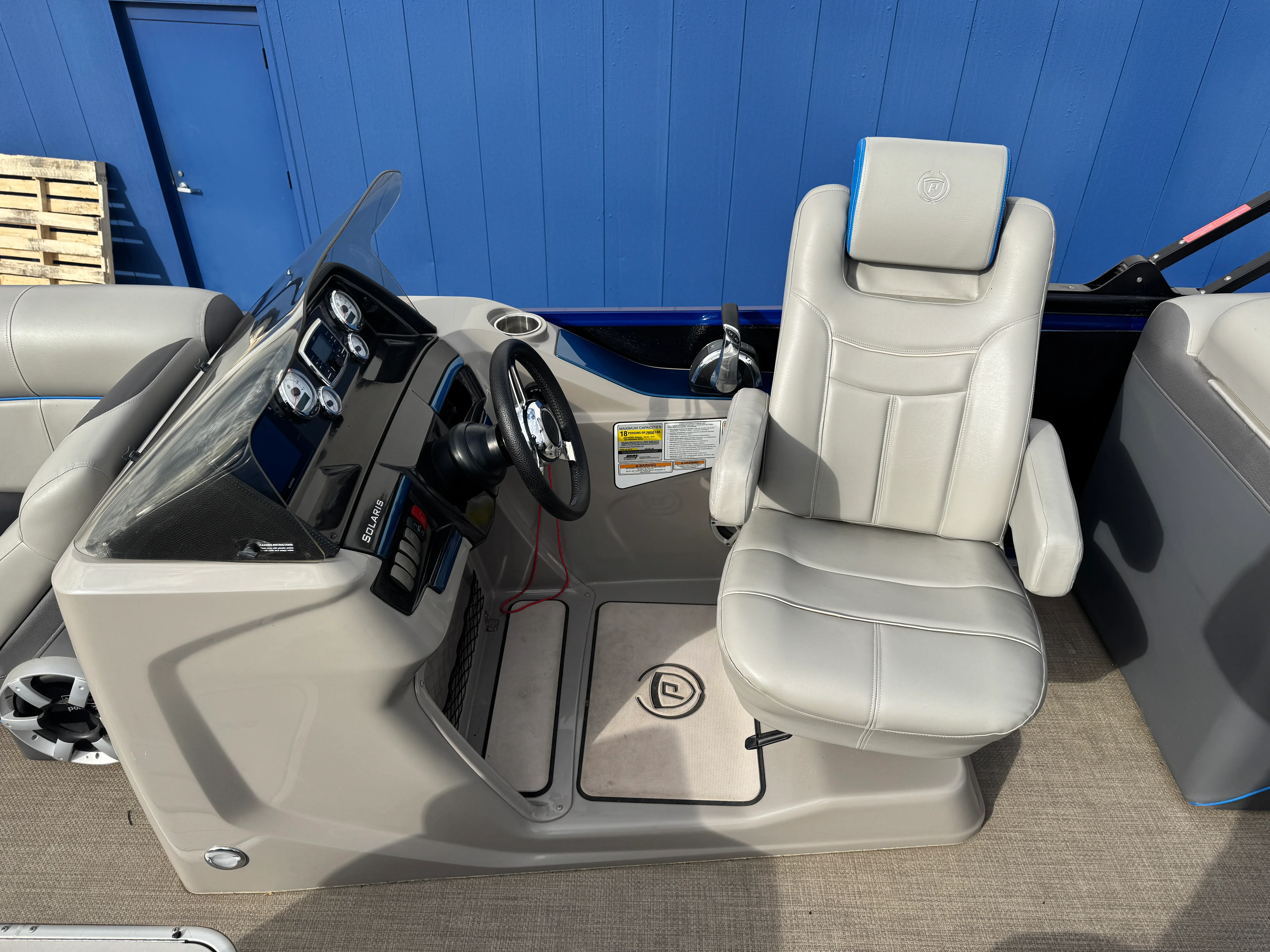 2016 Premier 230 SOLARIS Image Thumbnail #24