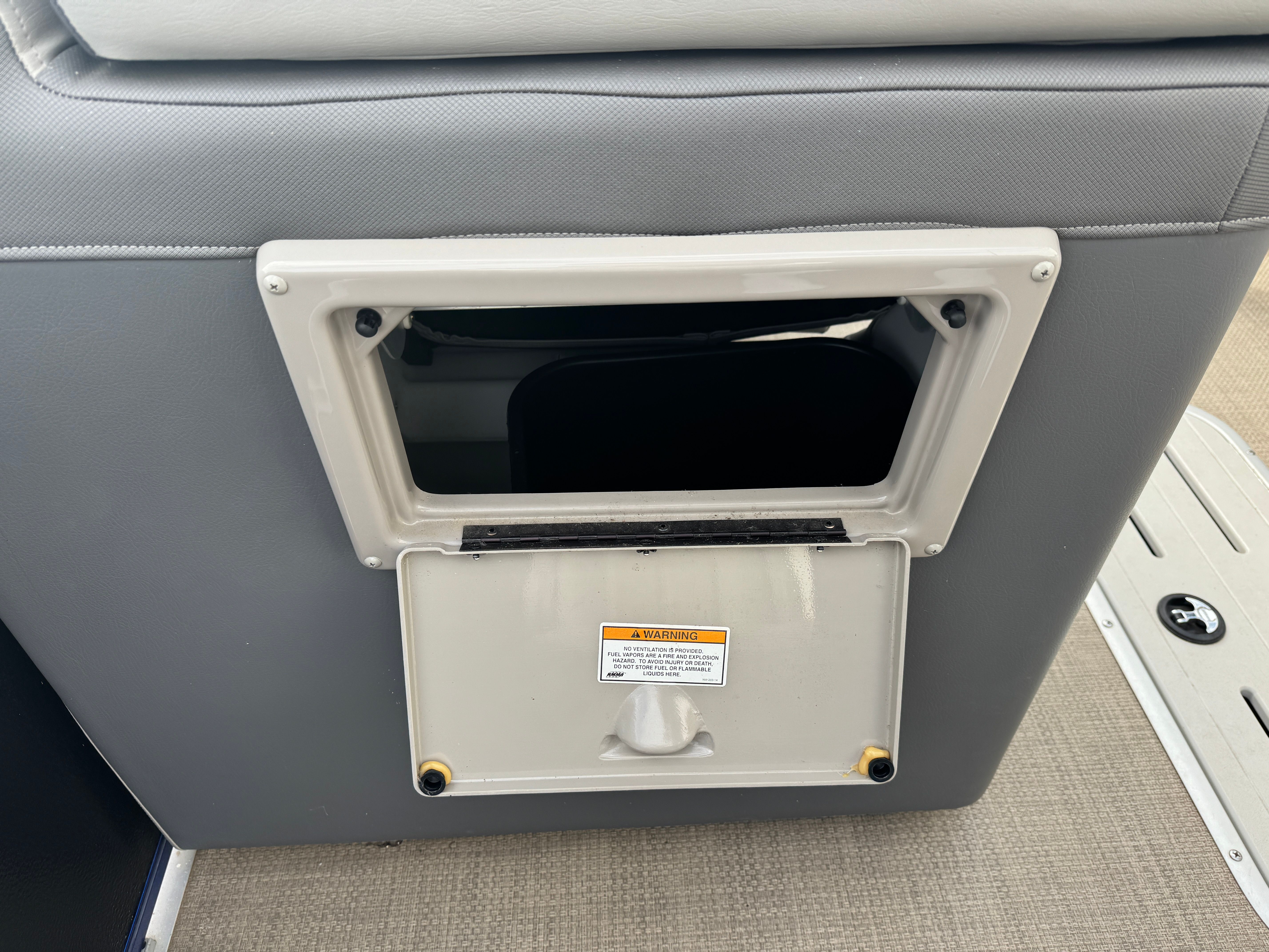 2016 Premier 230 SOLARIS Image Thumbnail #23