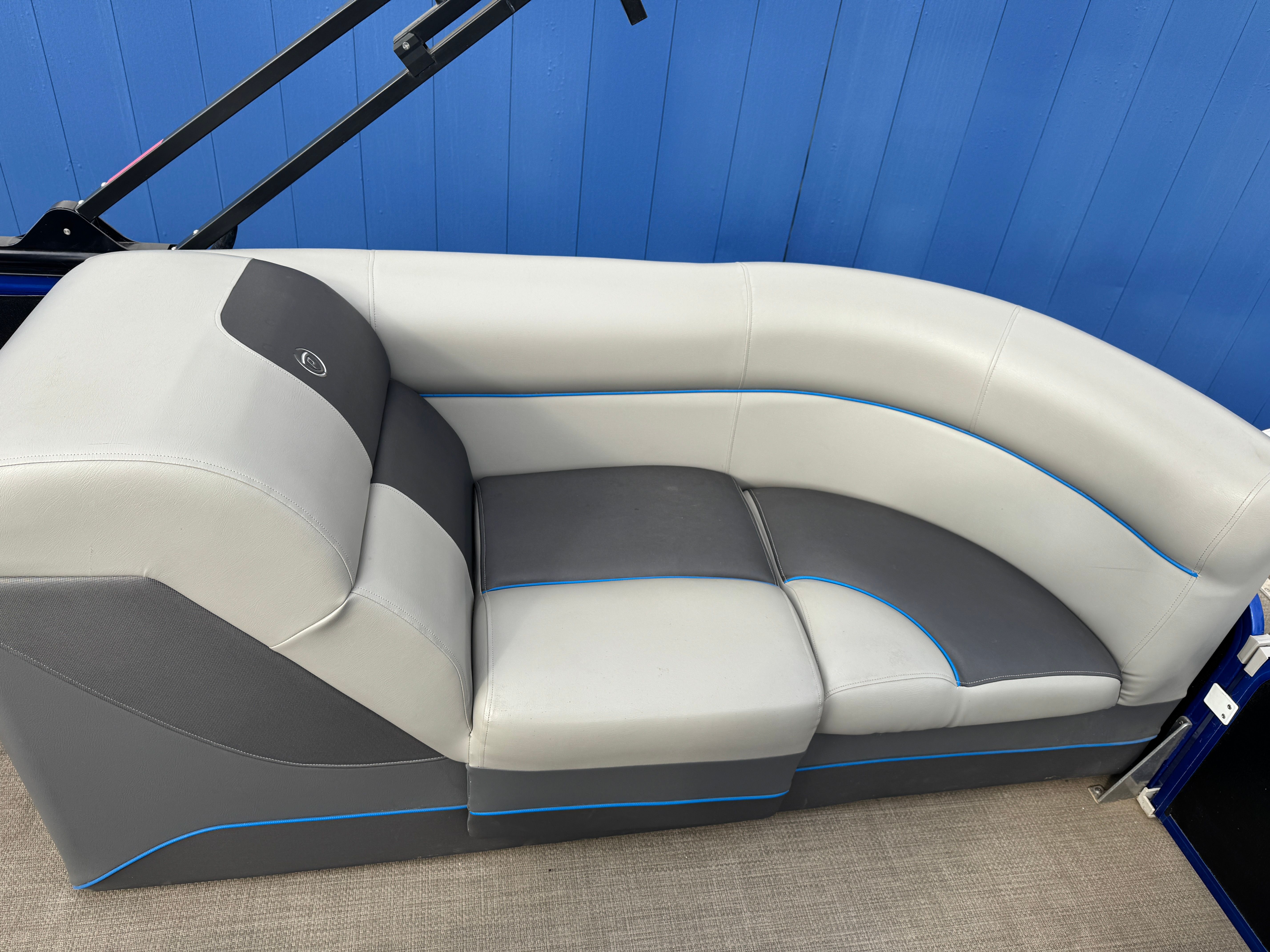 2016 Premier 230 SOLARIS Image Thumbnail #10