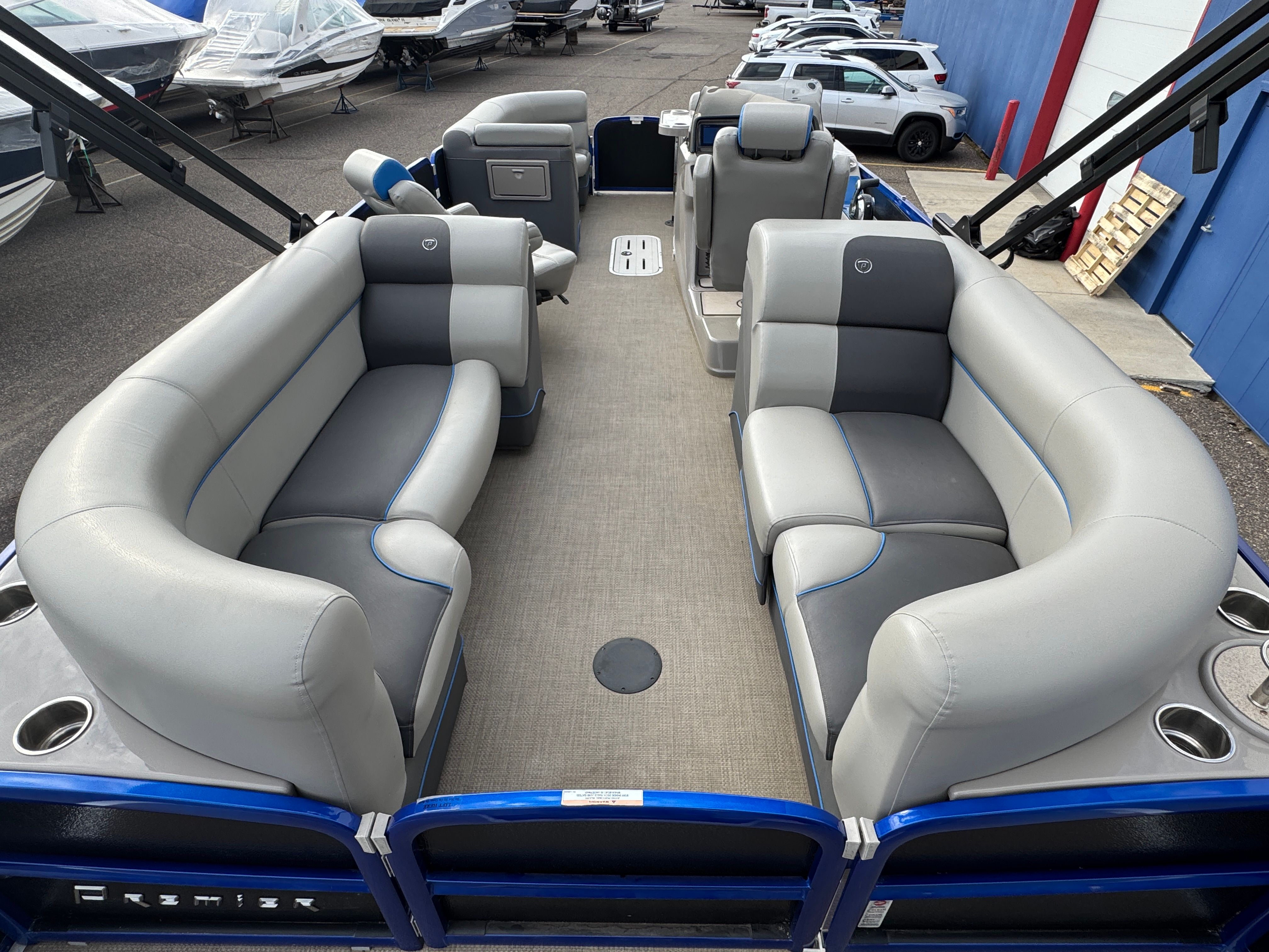 2016 Premier 230 SOLARIS Image Thumbnail #9