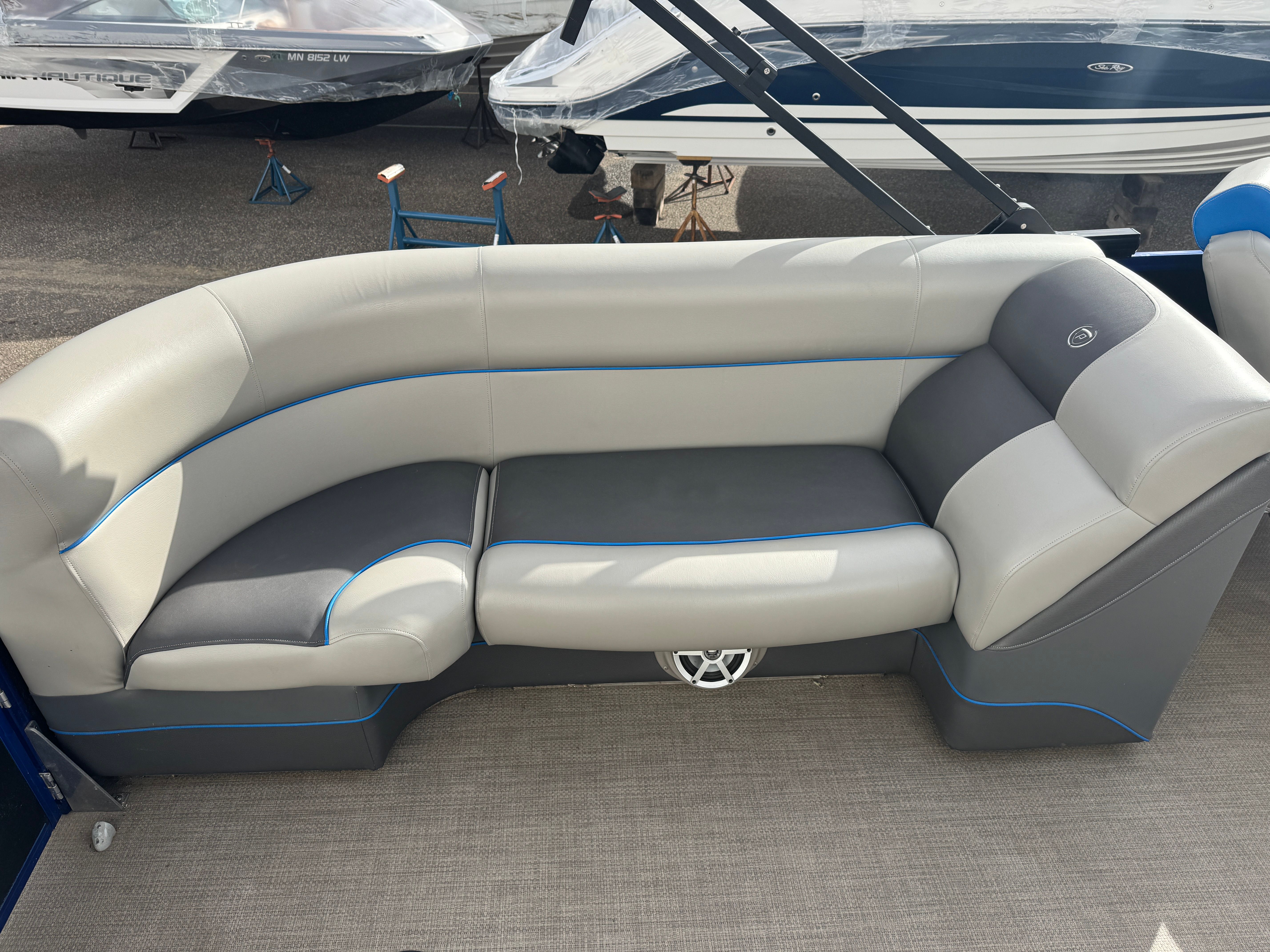 2016 Premier 230 SOLARIS Image Thumbnail #13