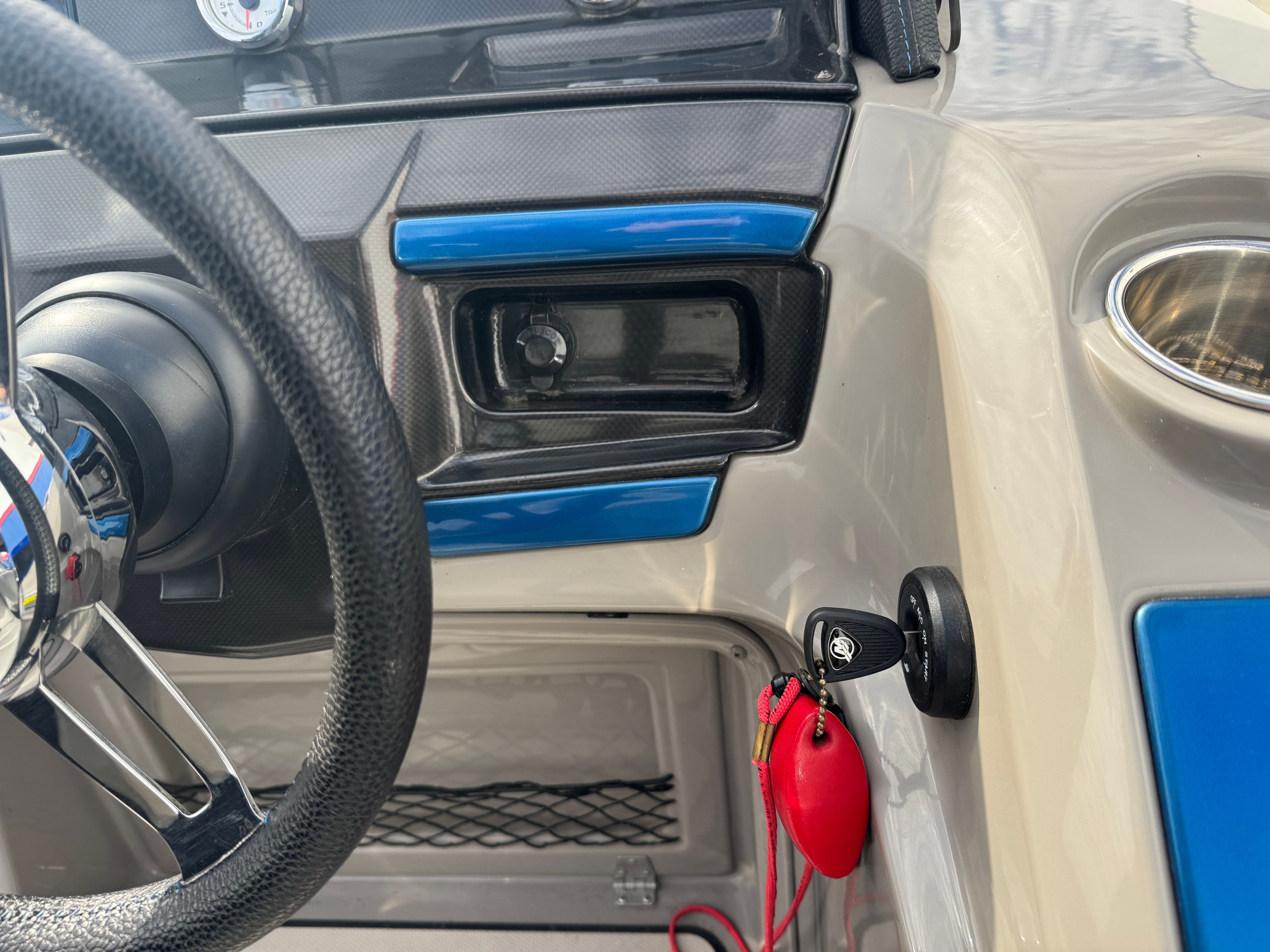 2016 Premier 230 SOLARIS Image Thumbnail #30