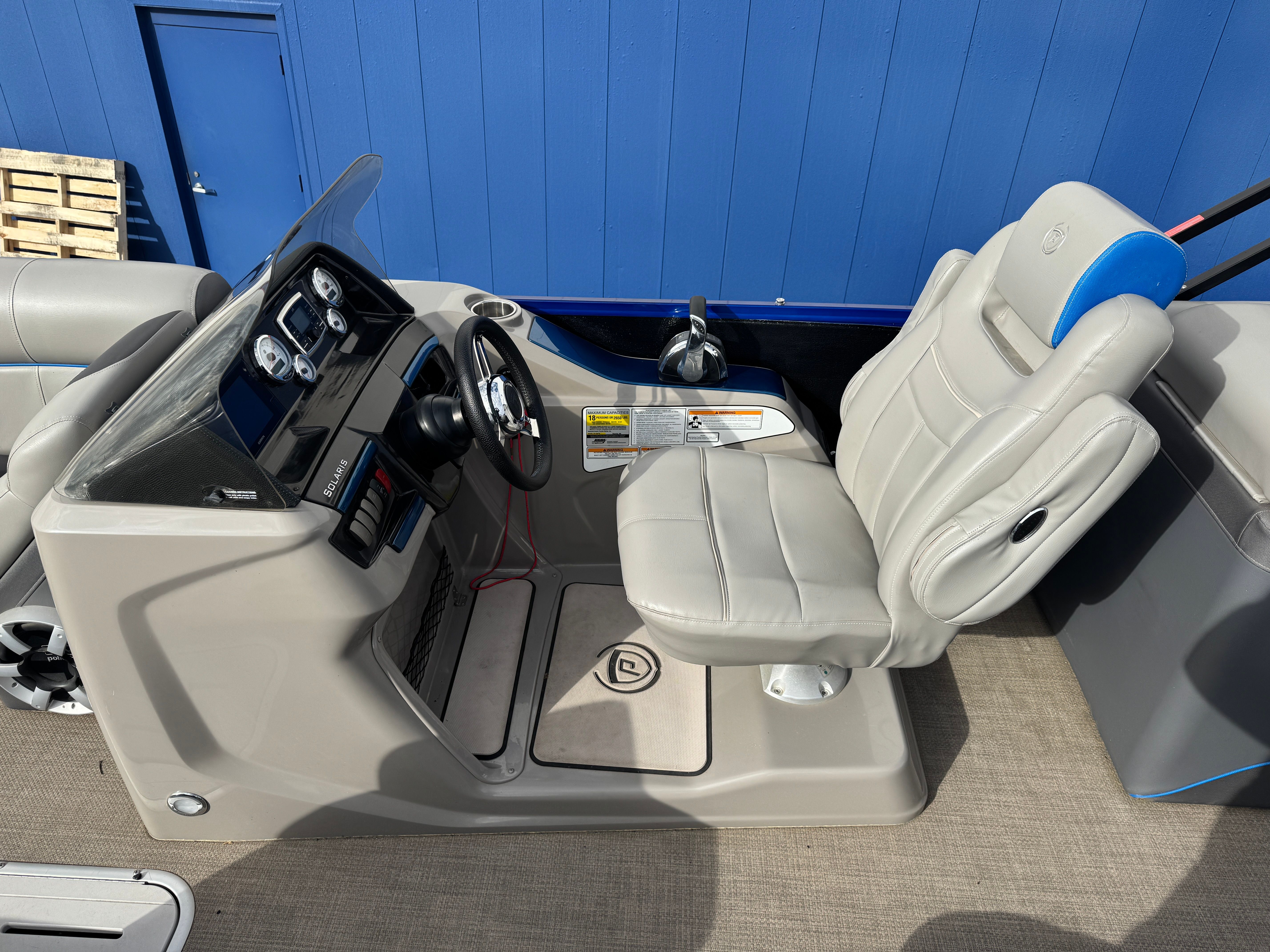 2016 Premier 230 SOLARIS Image Thumbnail #24