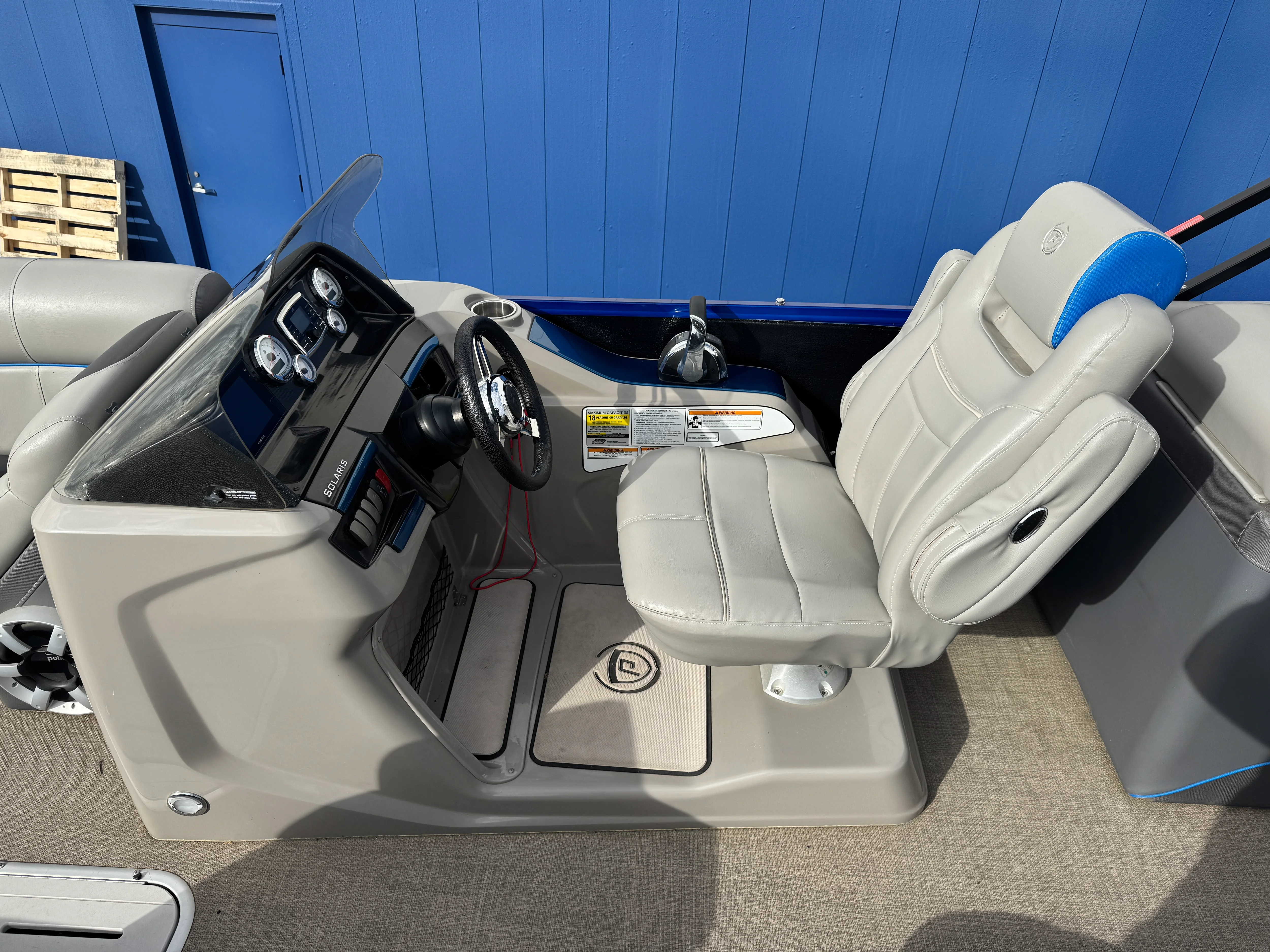 2016 Premier 230 SOLARIS Image Thumbnail #23