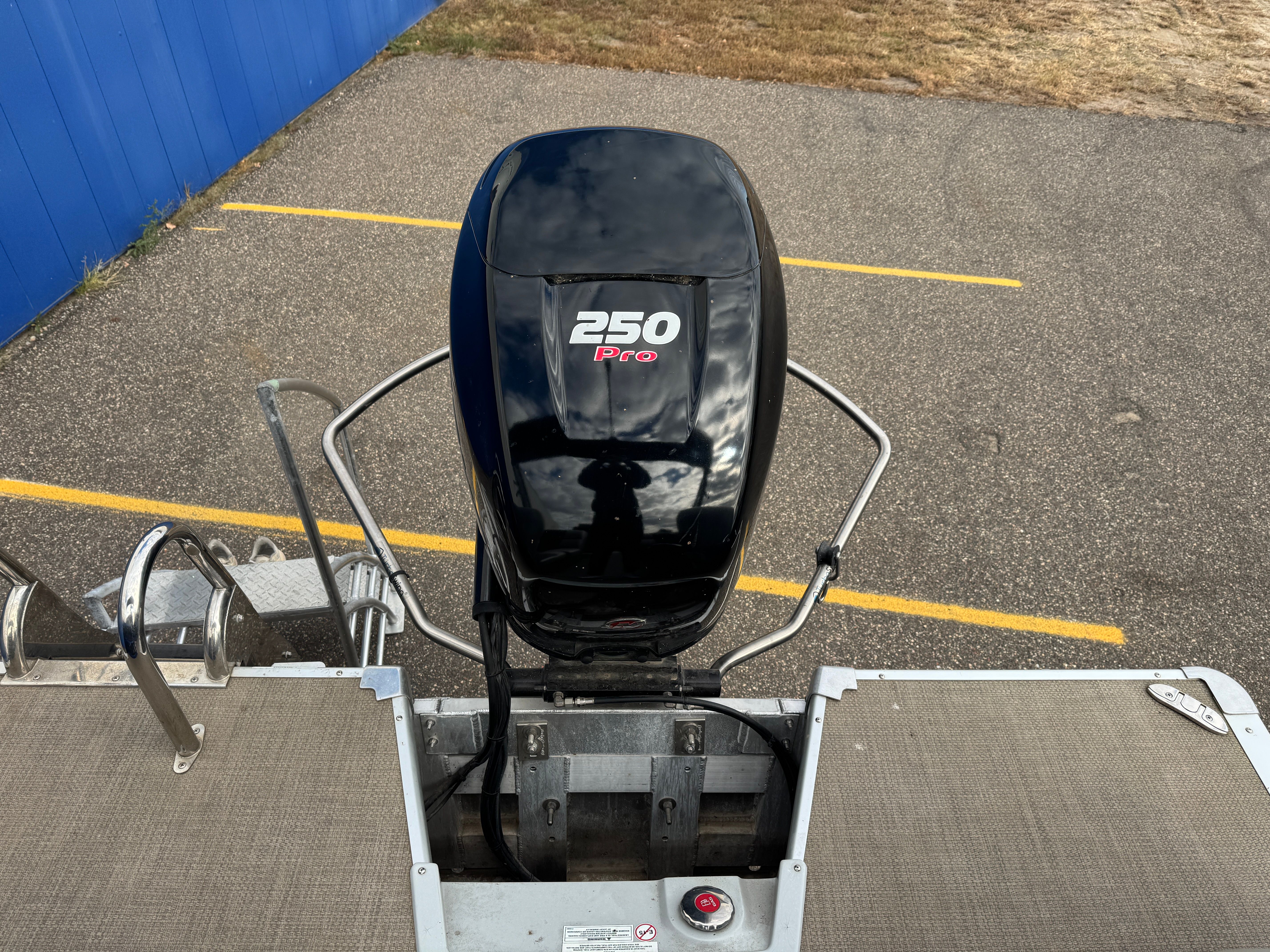 2016 Premier 230 SOLARIS Image Thumbnail #6