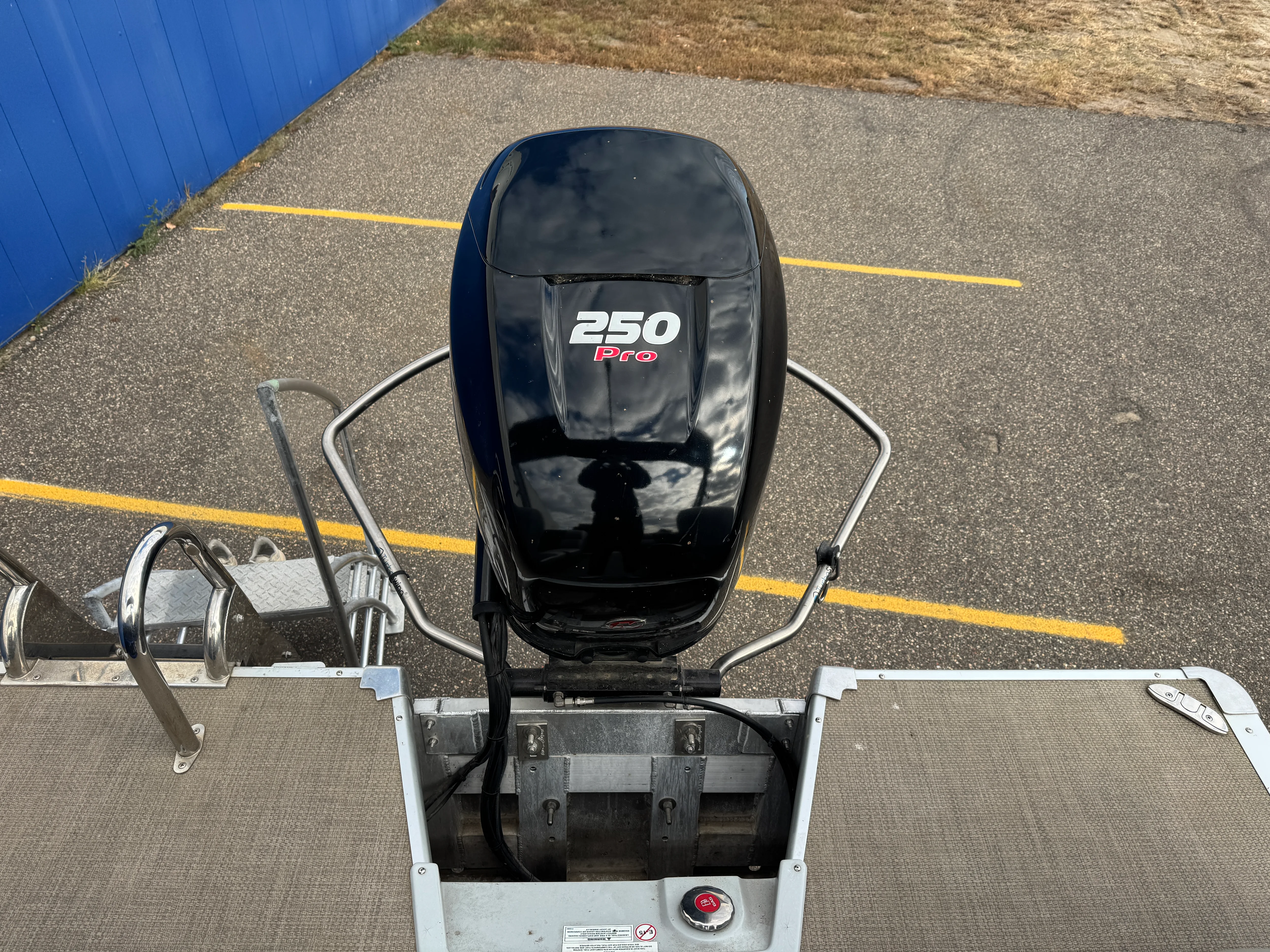 2016 Premier 230 SOLARIS Image Thumbnail #6