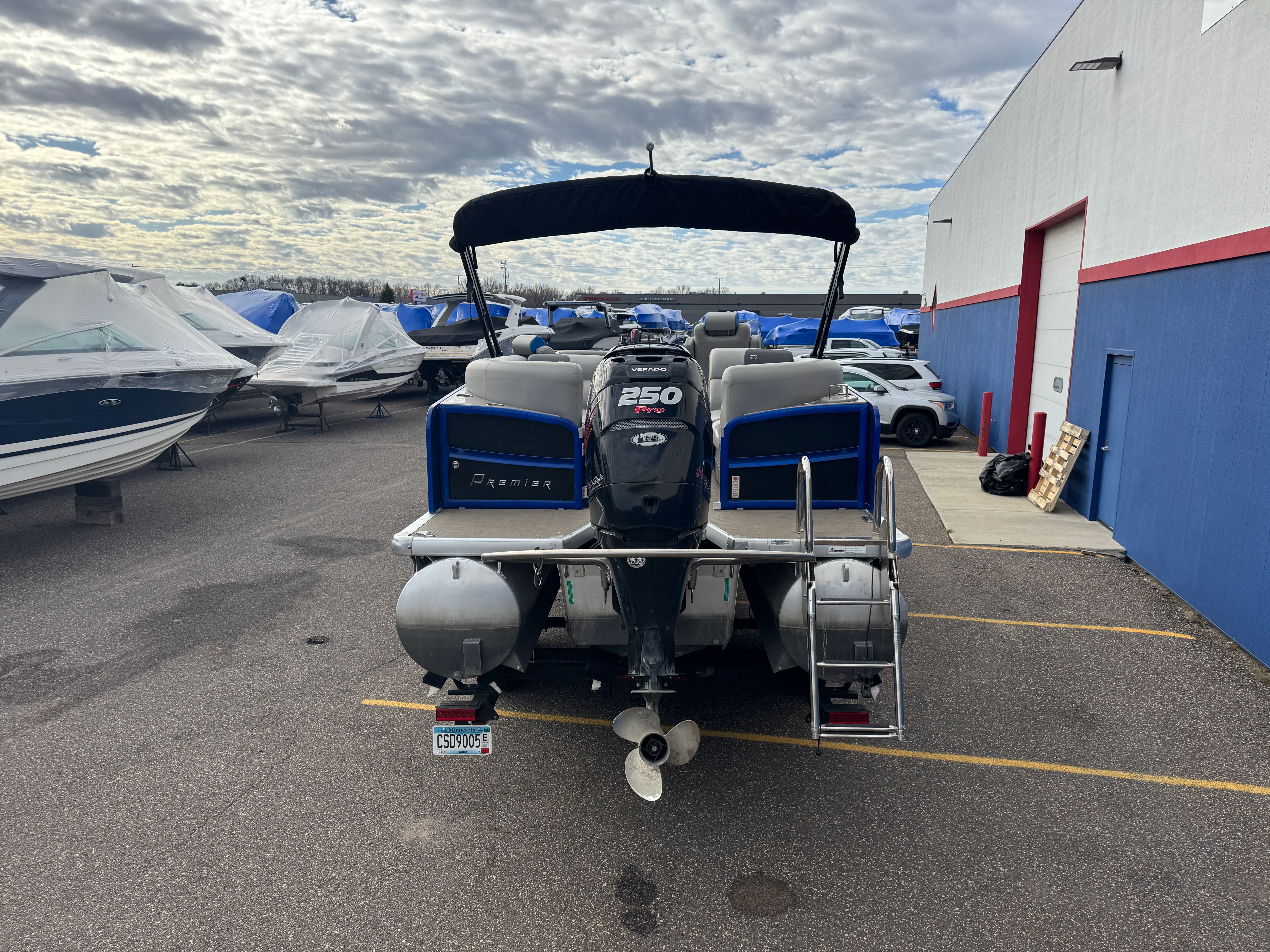 2016 Premier 230 SOLARIS Image Thumbnail #3