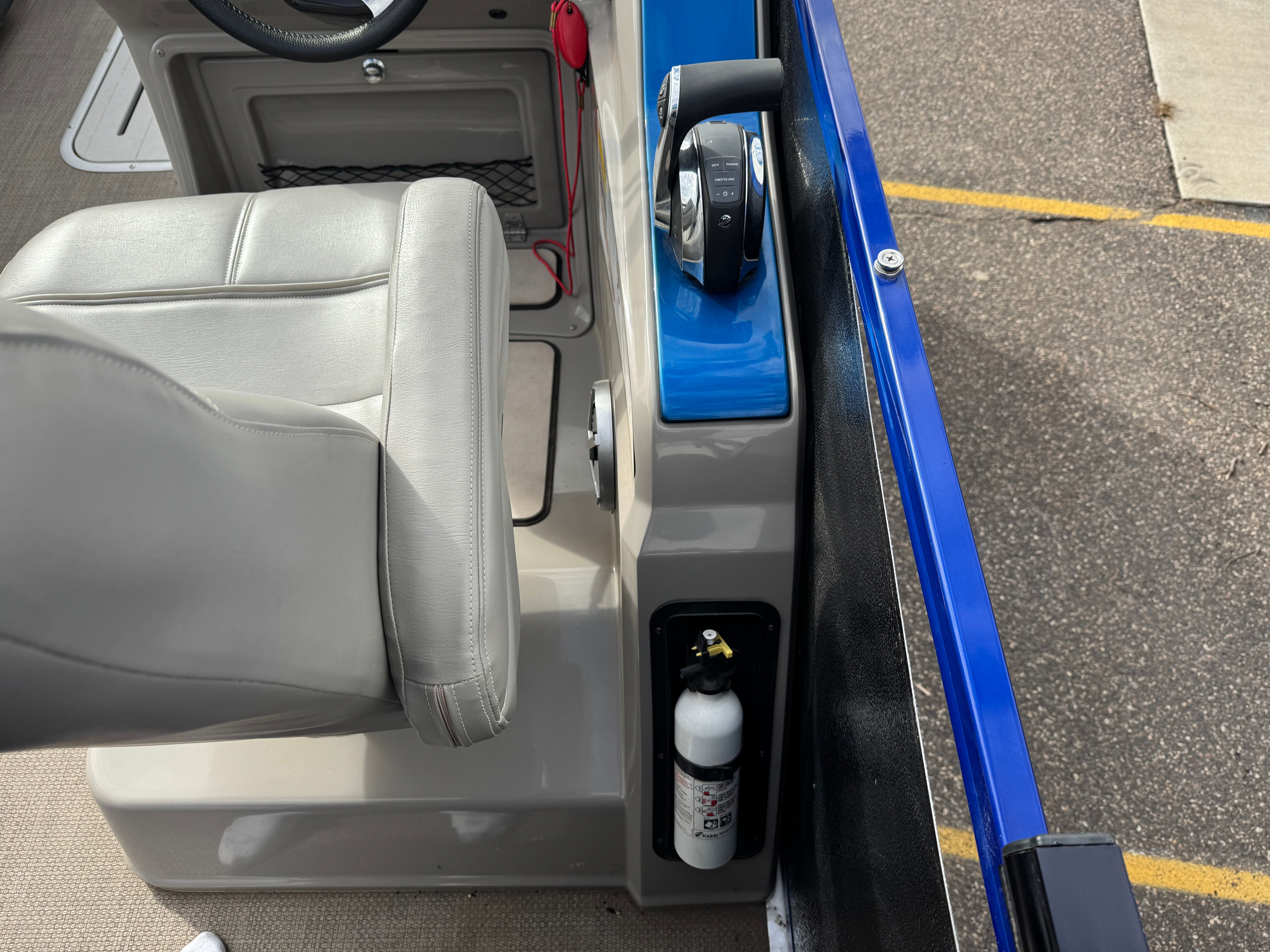 2016 Premier 230 SOLARIS Image Thumbnail #27