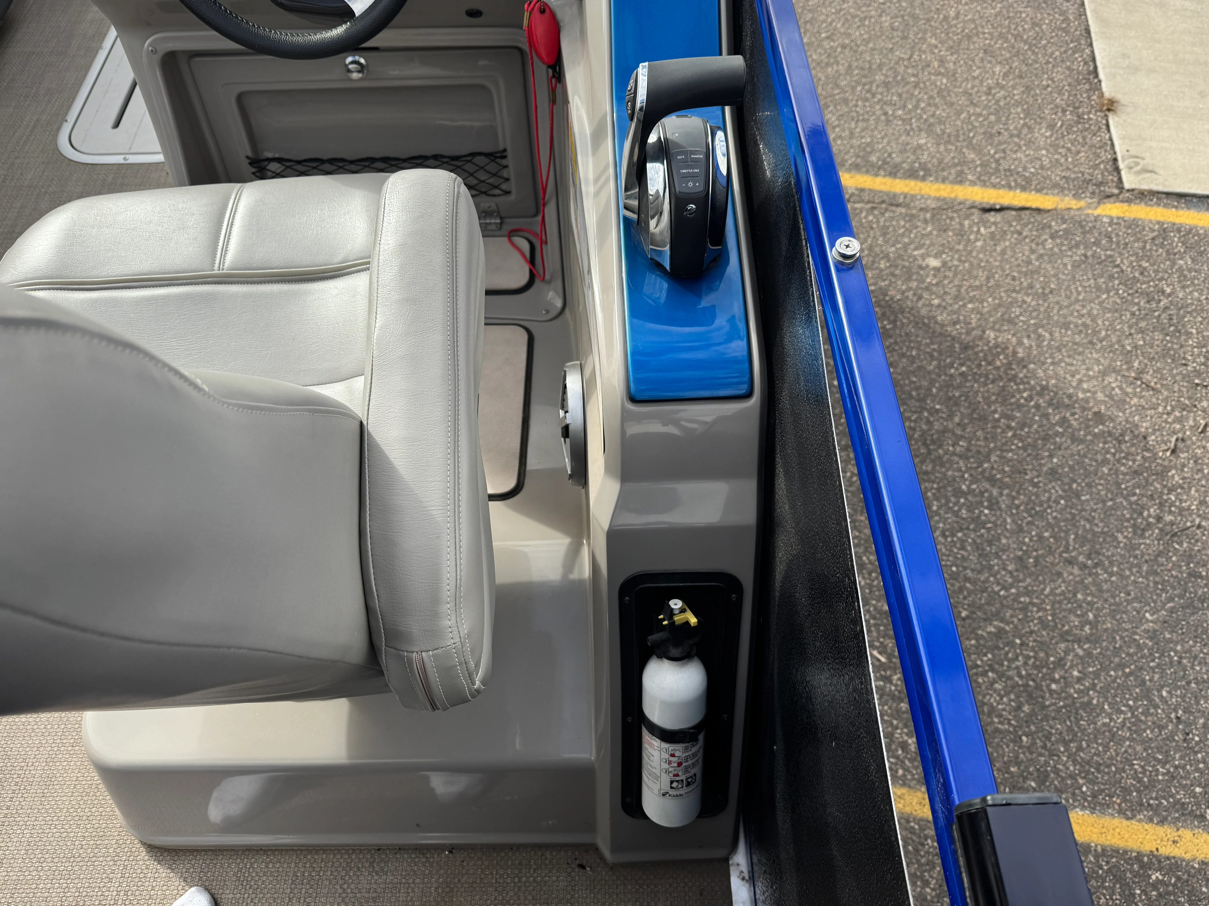 2016 Premier 230 SOLARIS Image Thumbnail #26