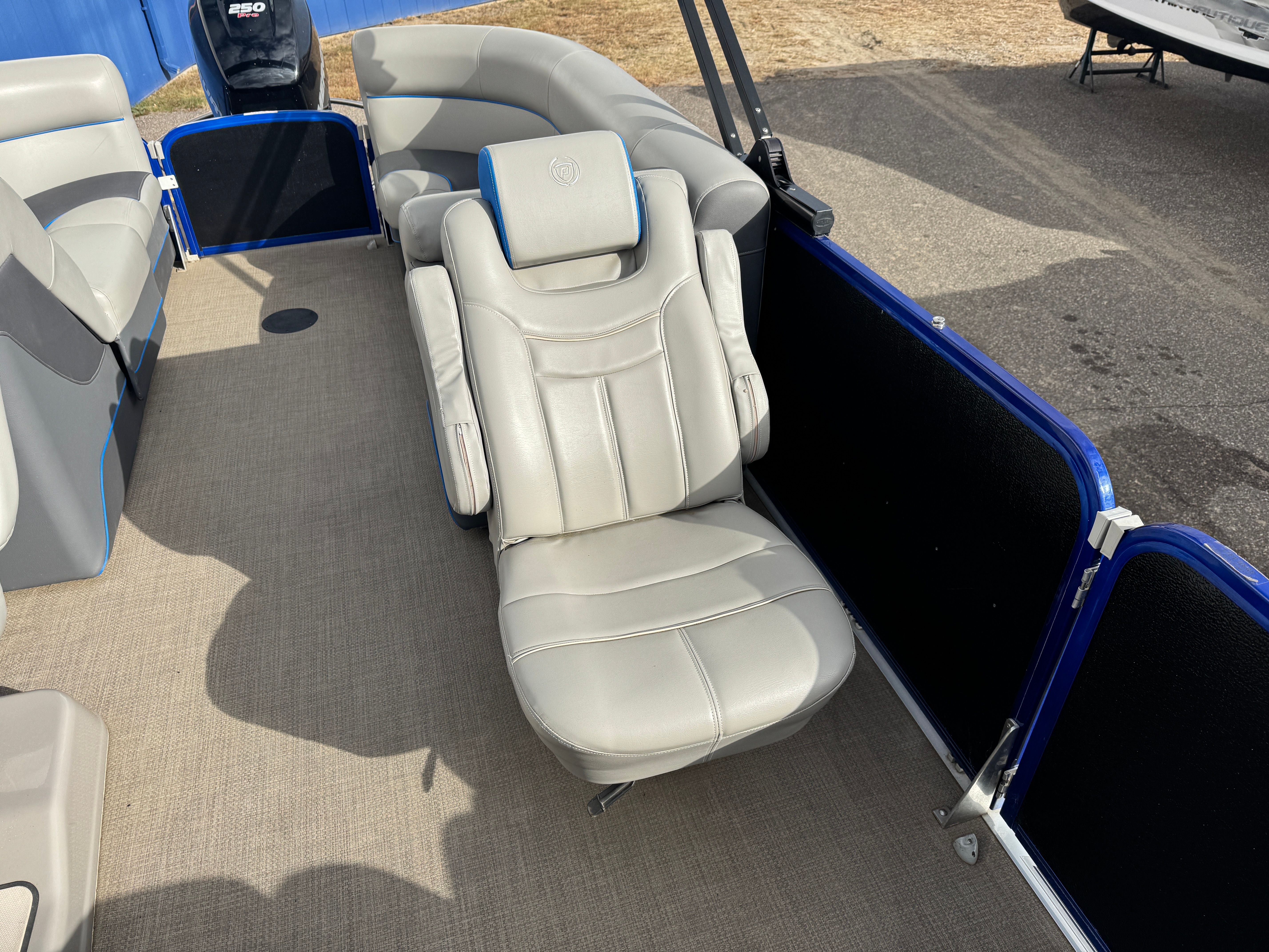 2016 Premier 230 SOLARIS Image Thumbnail #19