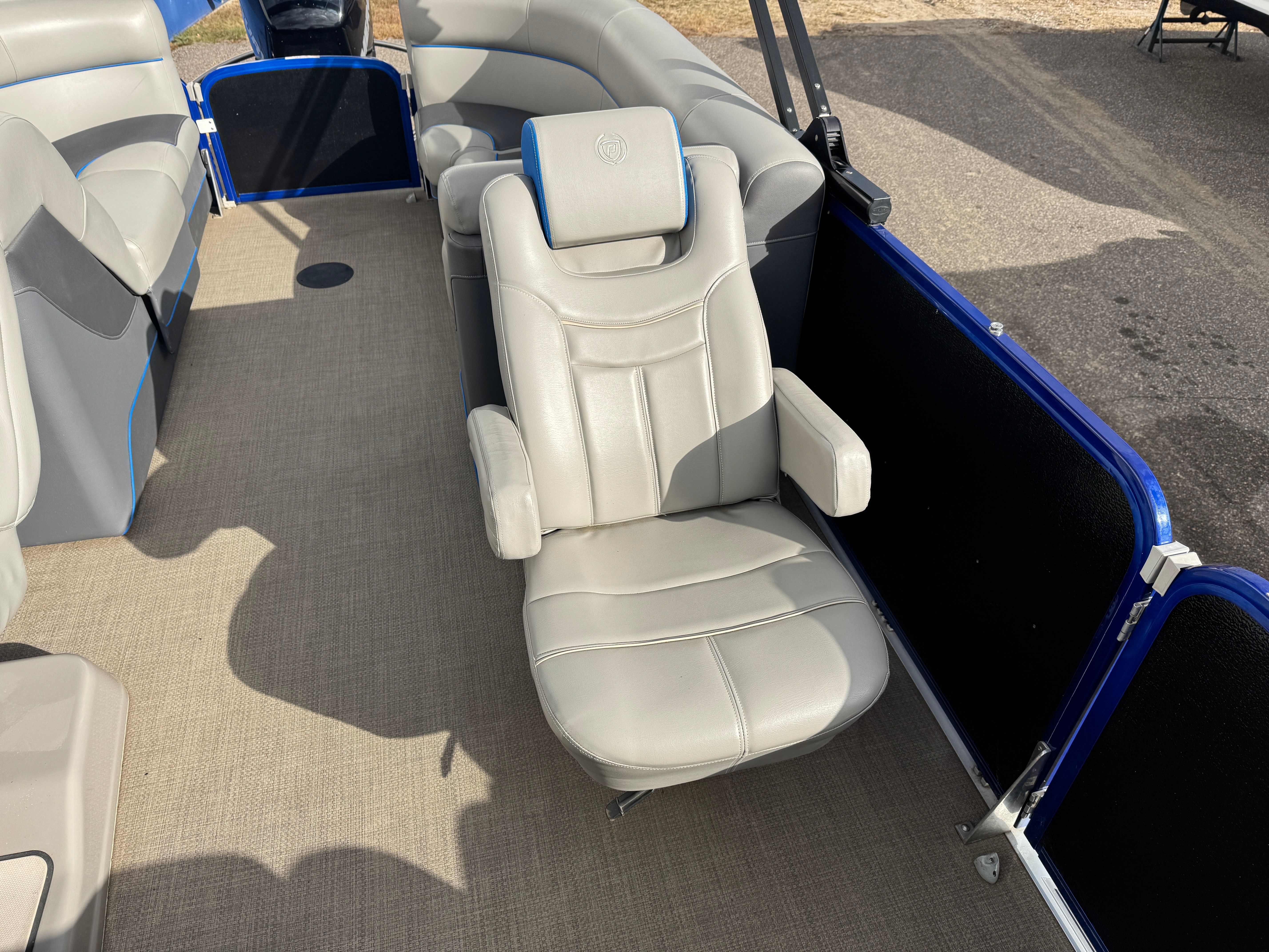 2016 Premier 230 SOLARIS Image Thumbnail #18