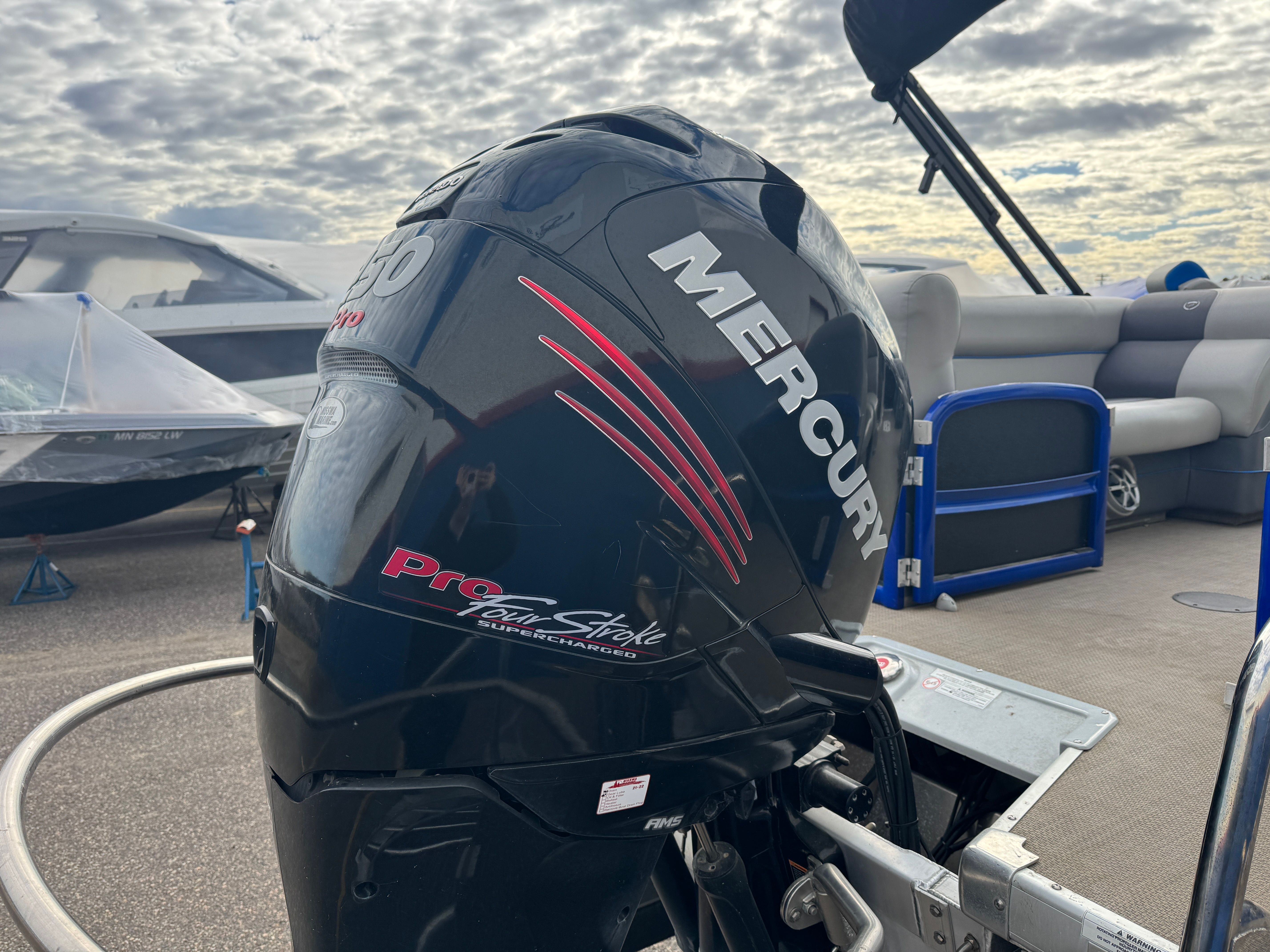 2016 Premier 230 SOLARIS Image Thumbnail #4