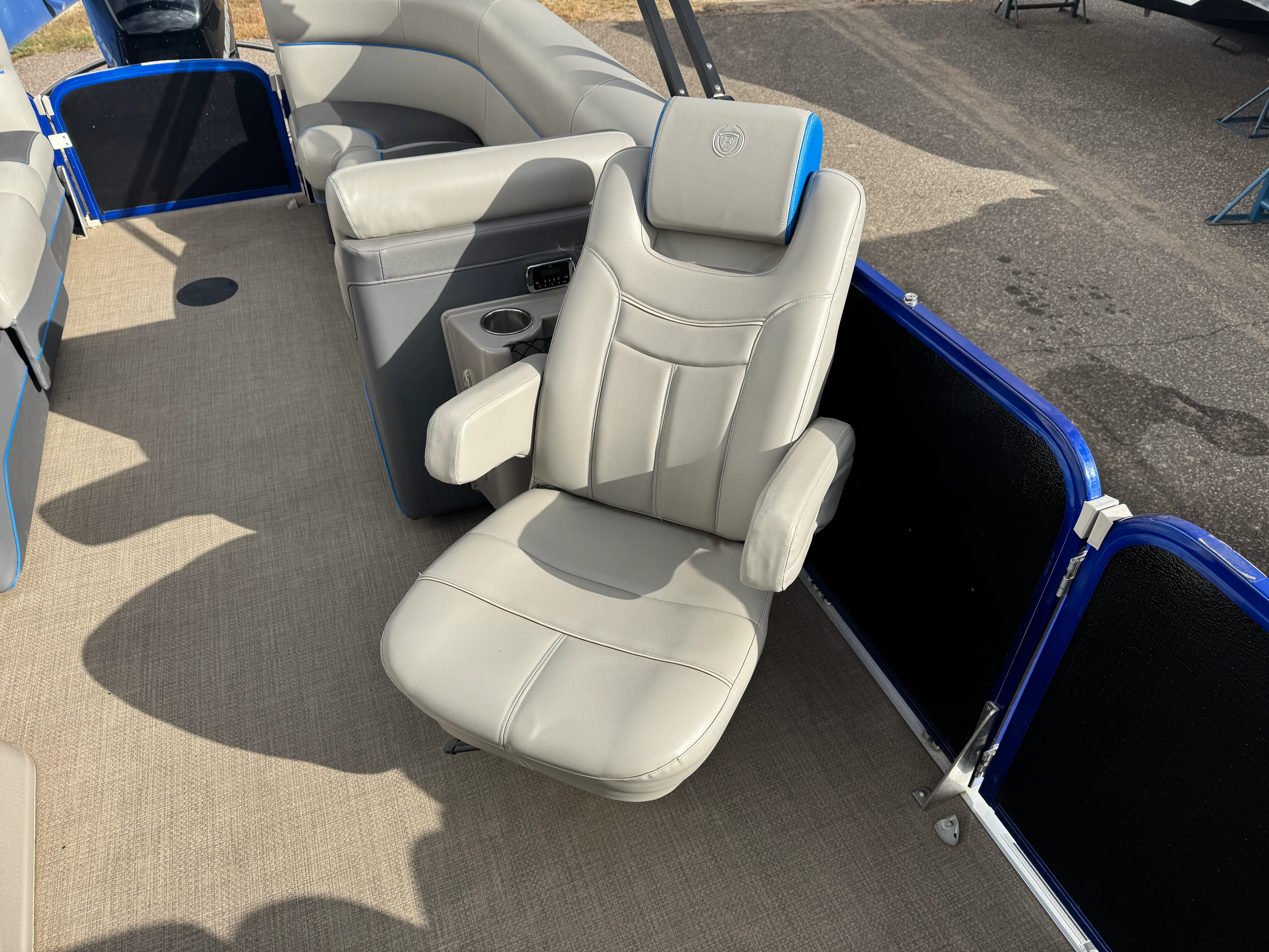 2016 Premier 230 SOLARIS Image Thumbnail #16