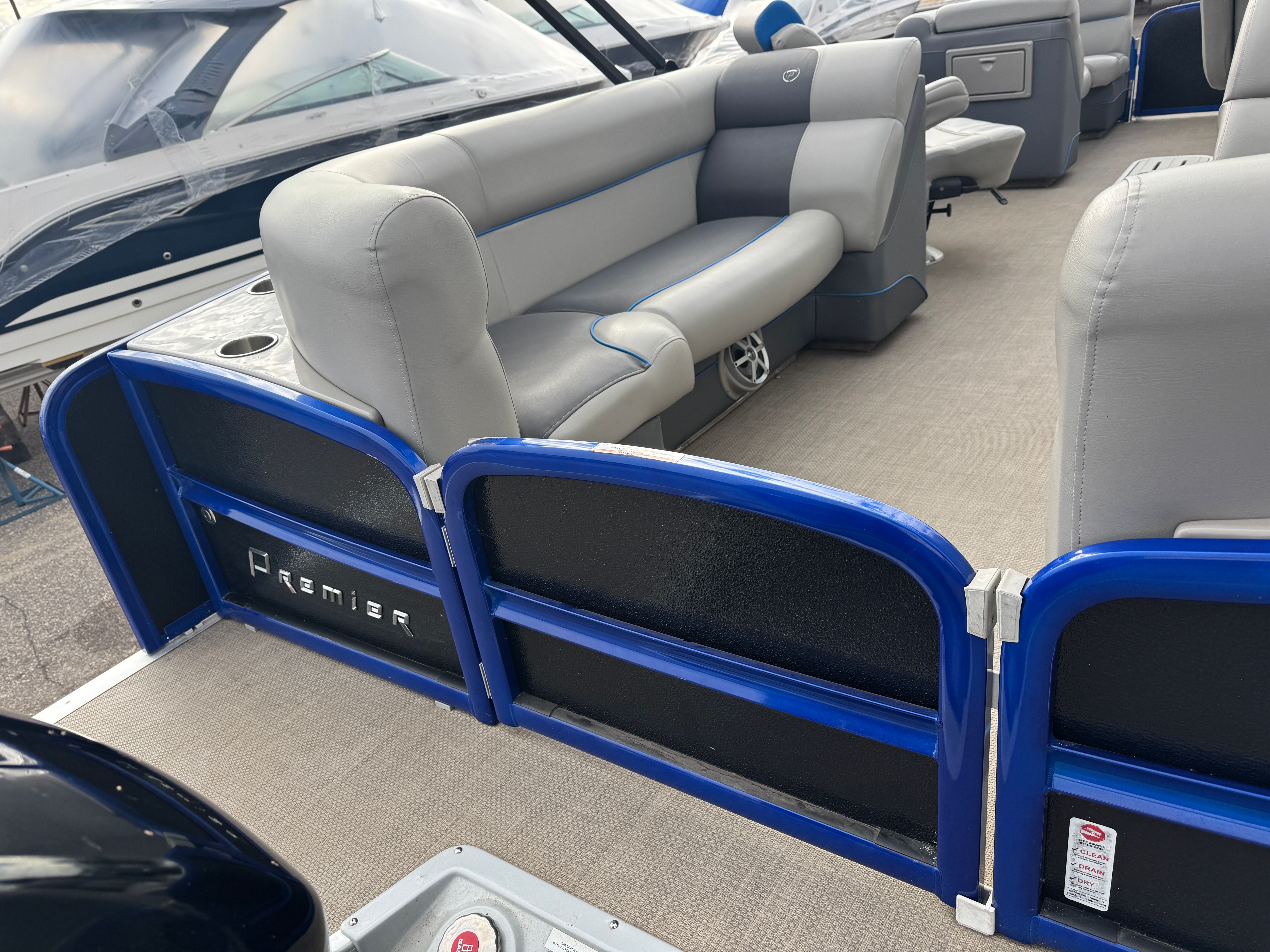 2016 Premier 230 SOLARIS Image Thumbnail #8