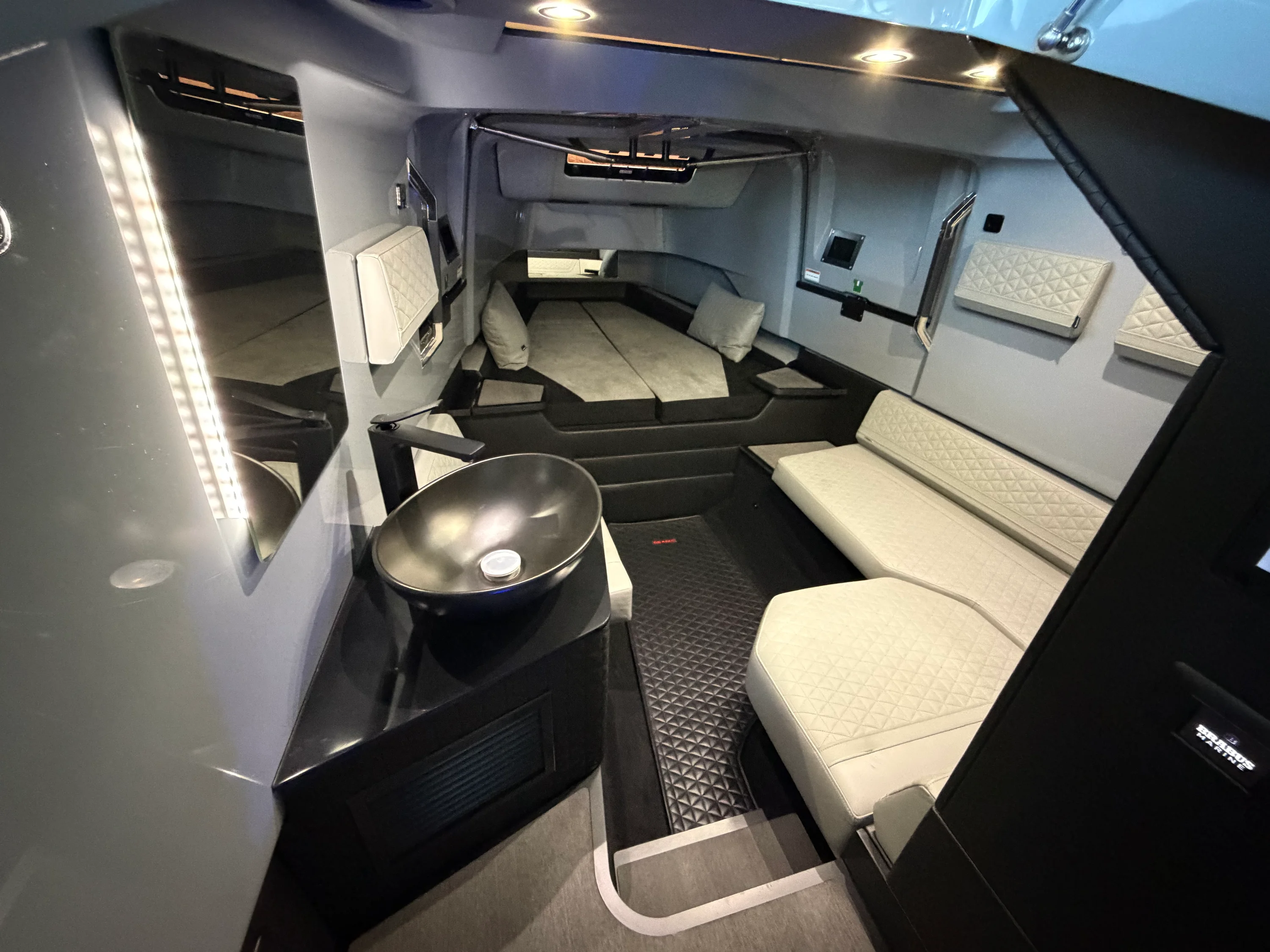 2024 Axopar 37 CROSS CABIN BRABUS Image Thumbnail #44