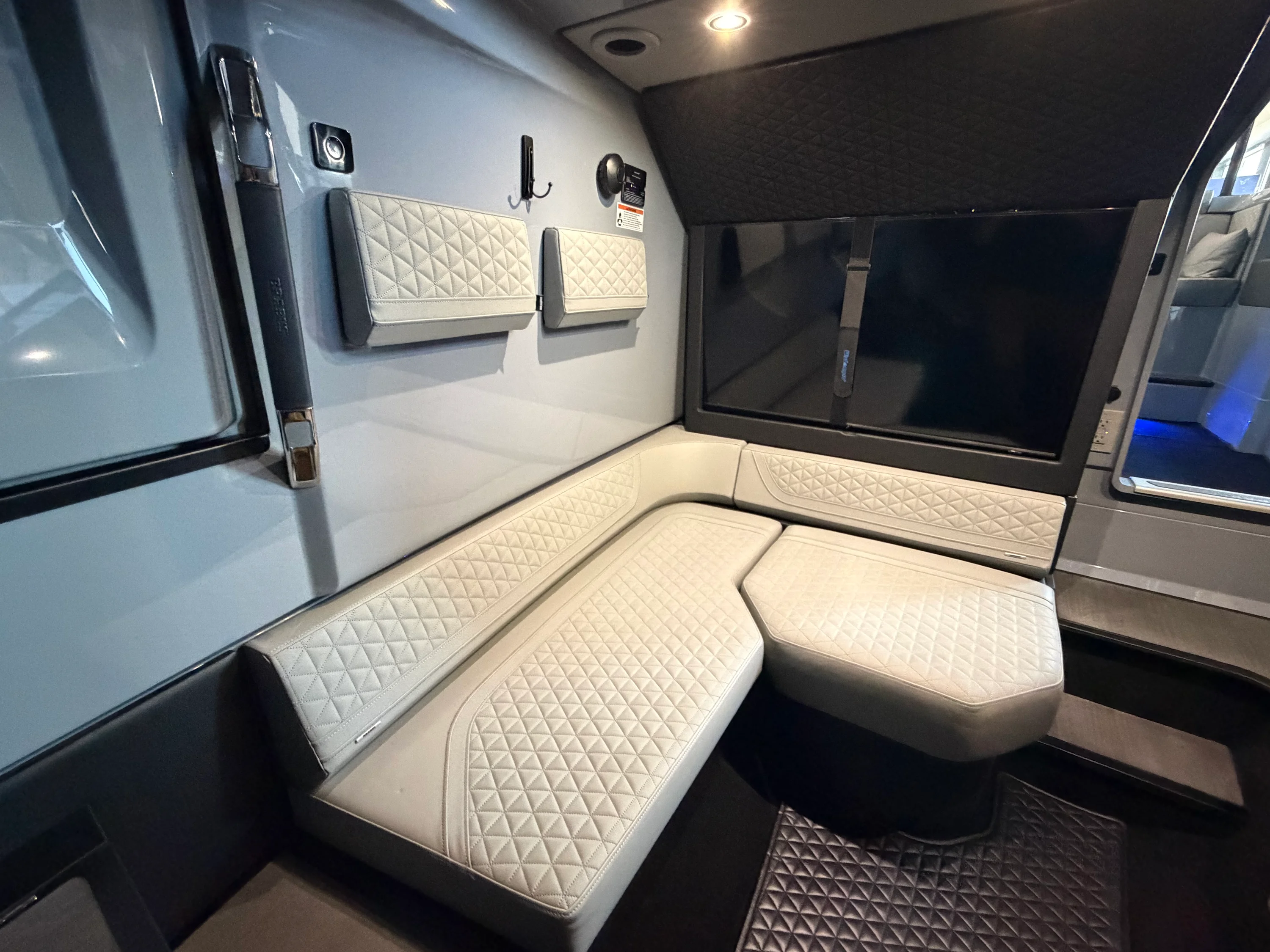 2024 Axopar 37 CROSS CABIN BRABUS Image Thumbnail #45