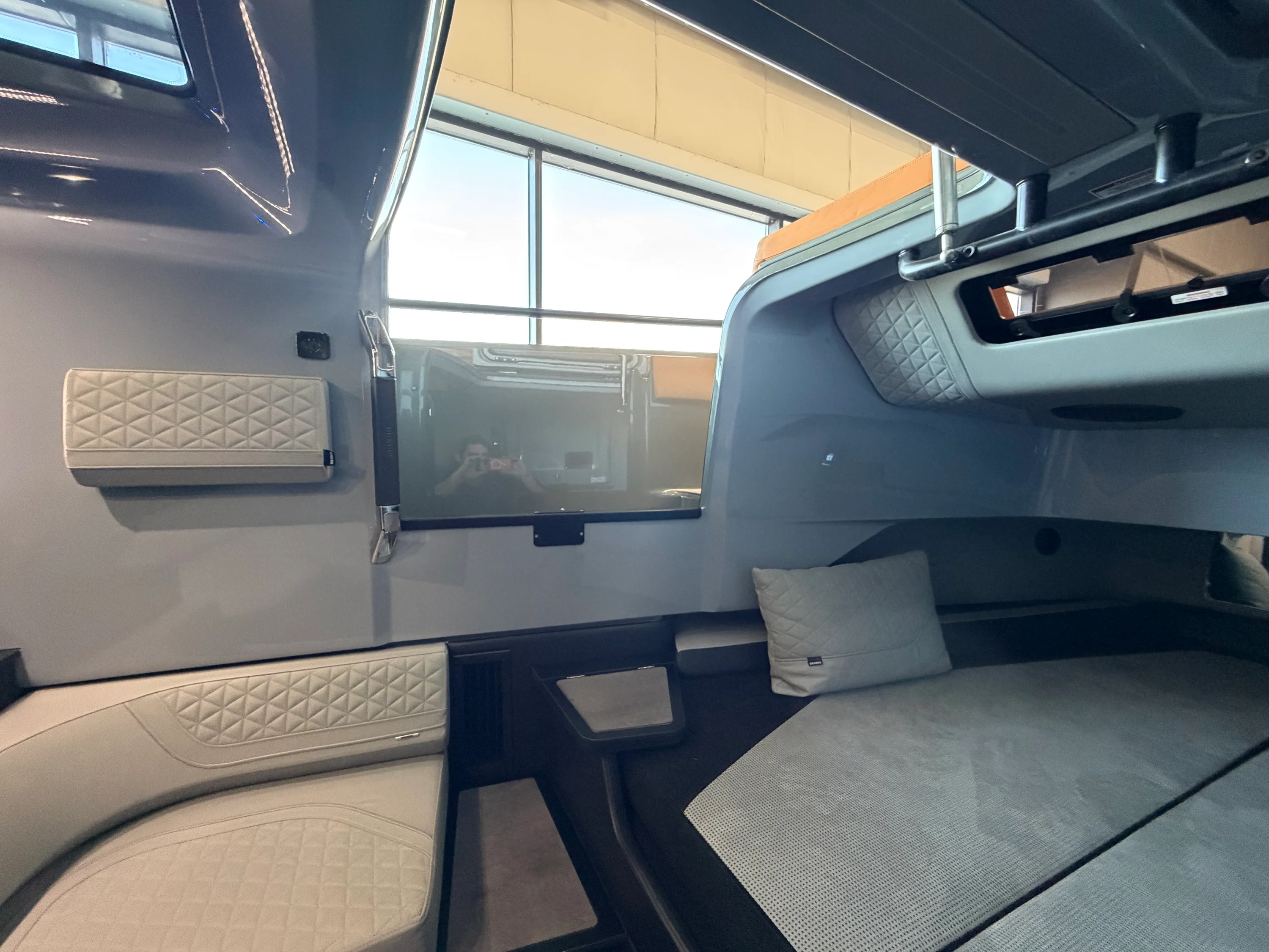 2024 Axopar 37 CROSS CABIN BRABUS Image Thumbnail #49