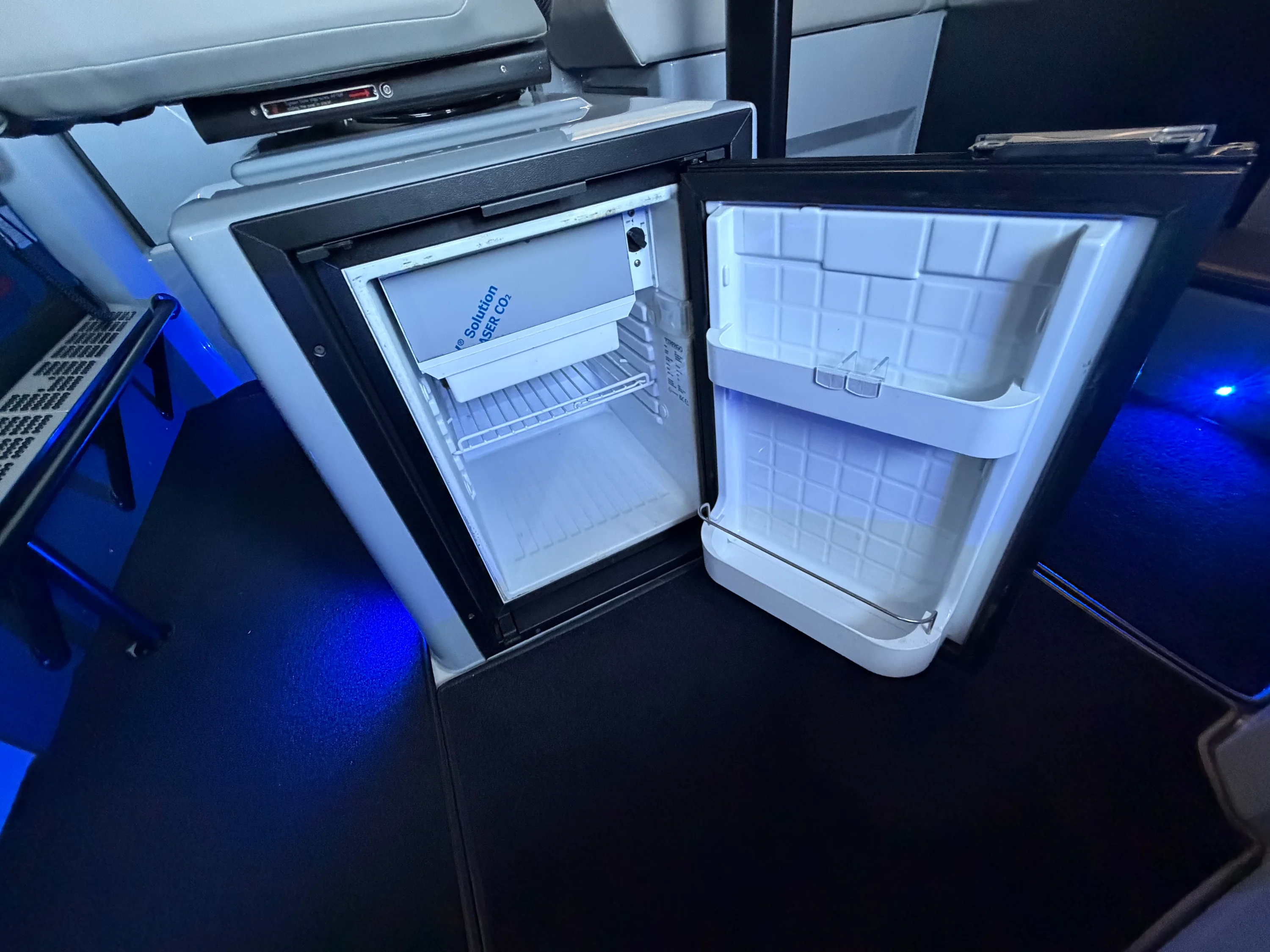 2024 Axopar 37 CROSS CABIN BRABUS Image Thumbnail #40