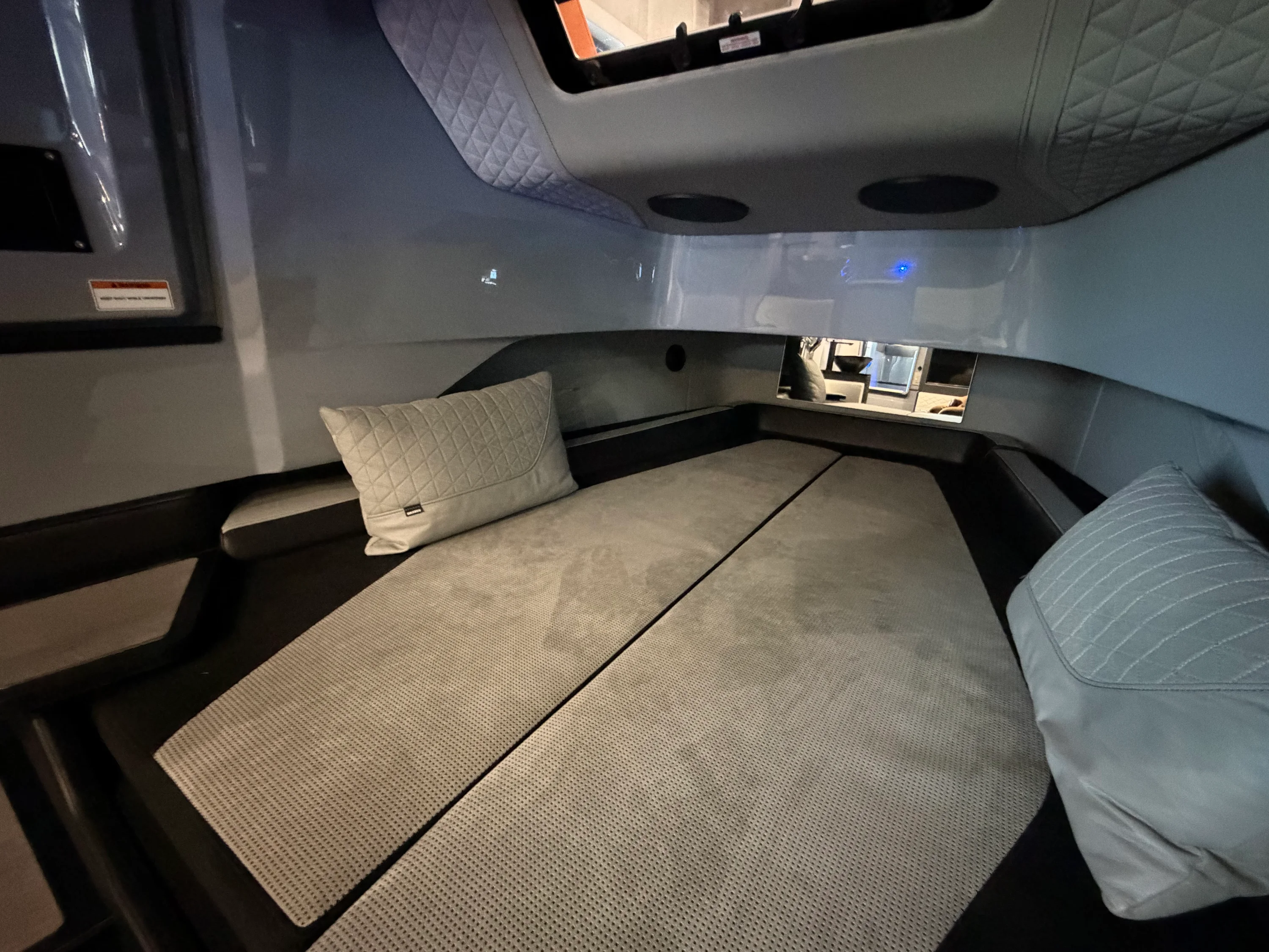 2024 Axopar 37 CROSS CABIN BRABUS Image Thumbnail #48