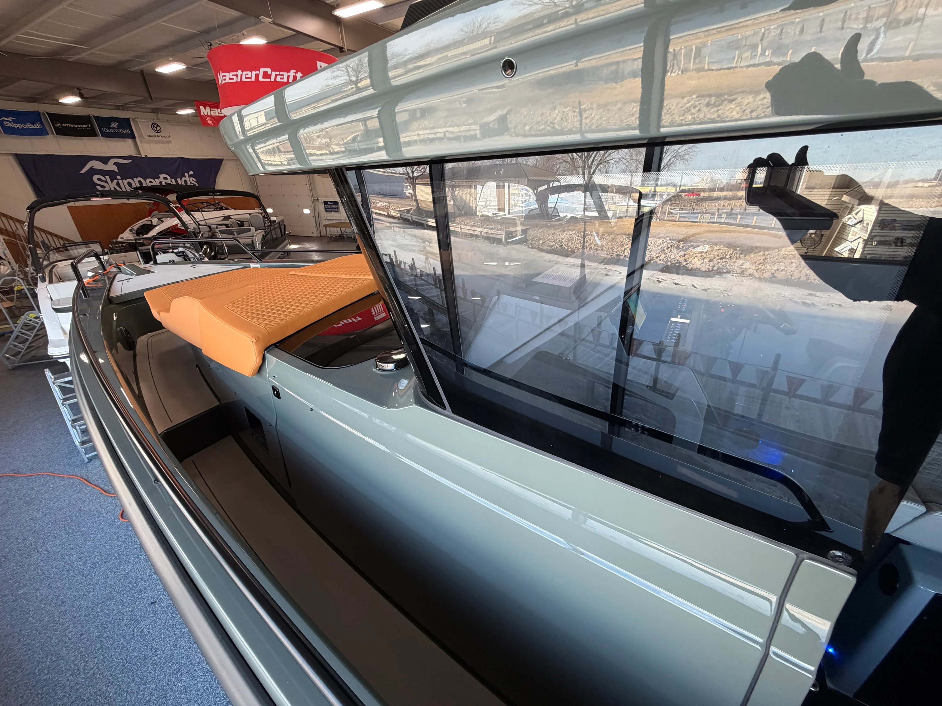 2024 Axopar 37 CROSS CABIN BRABUS Image Thumbnail #55