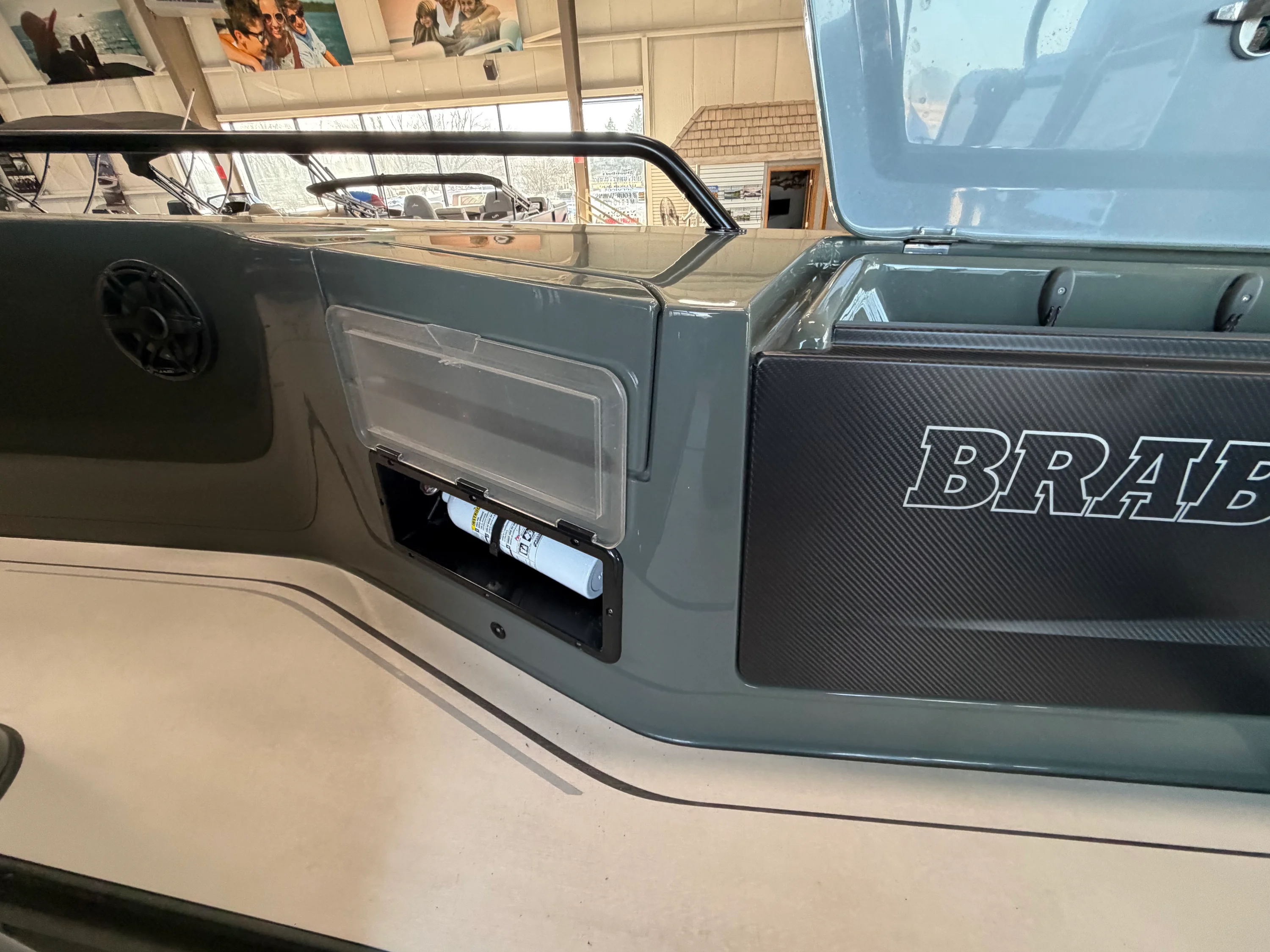 2024 Axopar 37 CROSS CABIN BRABUS Image Thumbnail #16