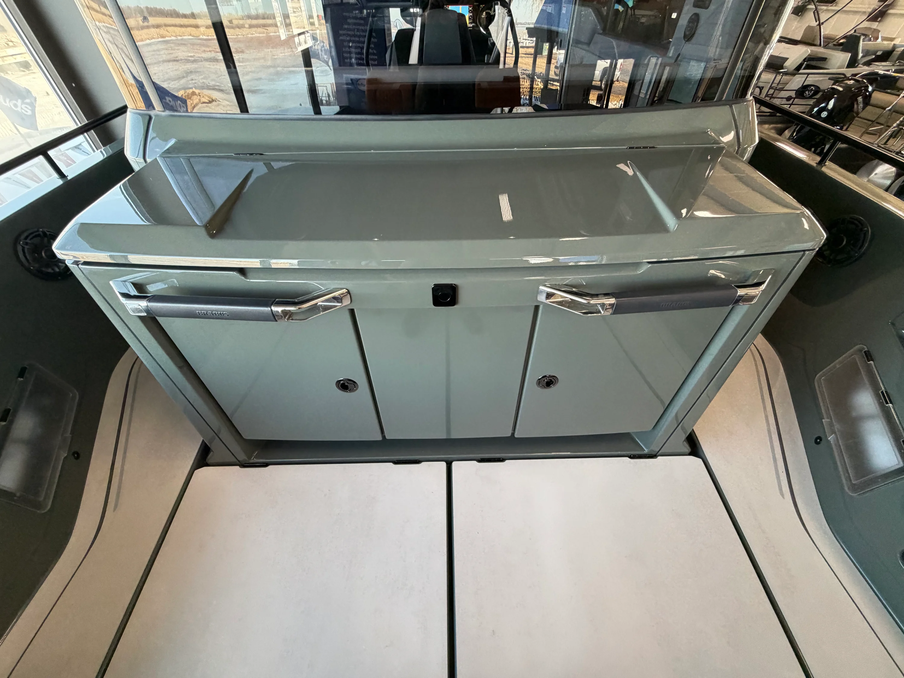 2024 Axopar 37 CROSS CABIN BRABUS Image Thumbnail #21