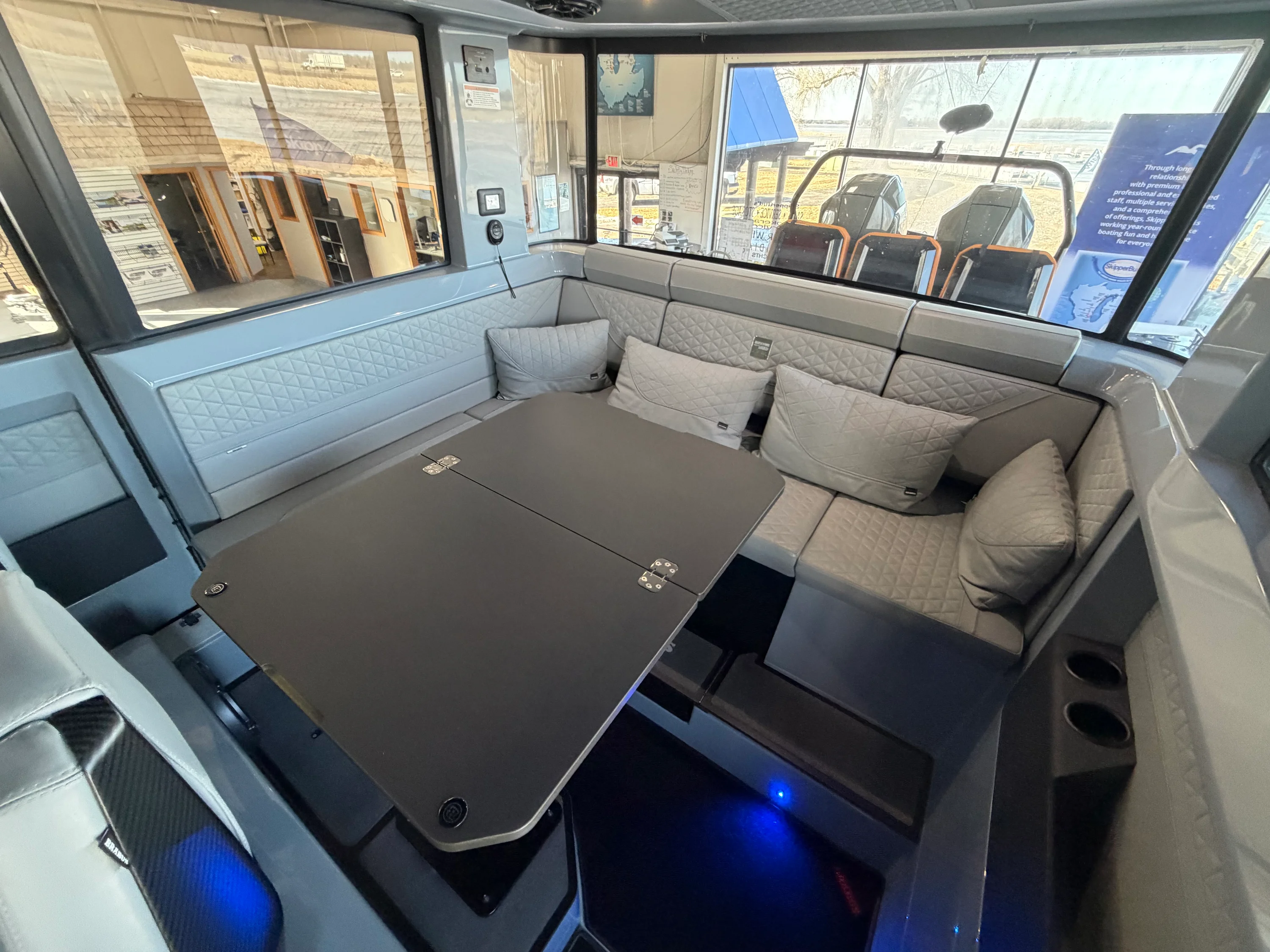 2024 Axopar 37 CROSS CABIN BRABUS Image Thumbnail #38