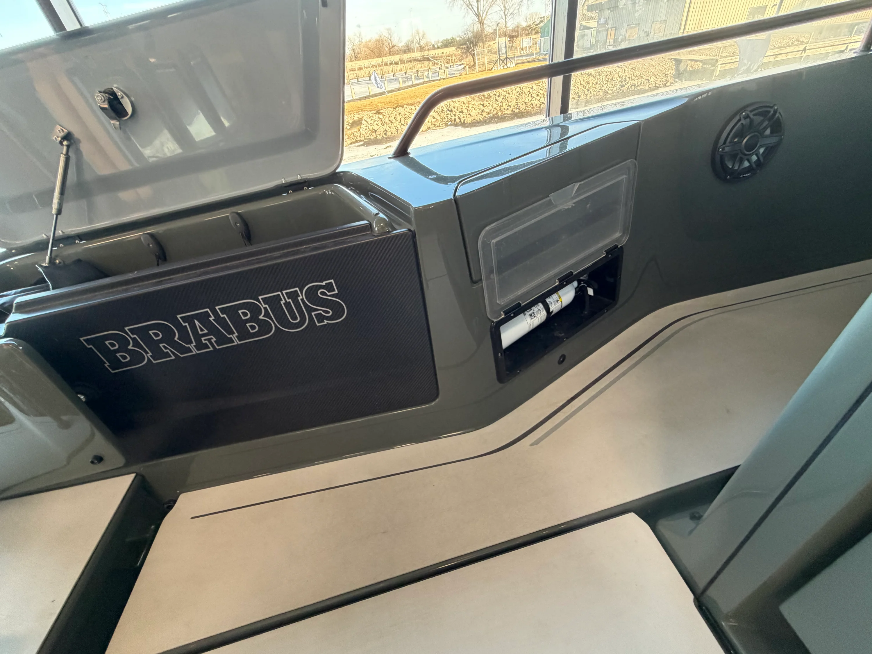 2024 Axopar 37 CROSS CABIN BRABUS Image Thumbnail #14