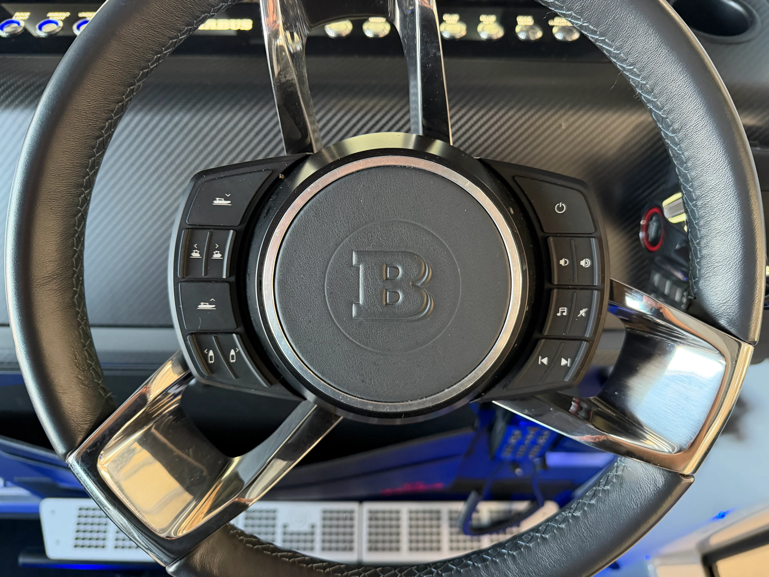 2024 Axopar 37 CROSS CABIN BRABUS Image Thumbnail #32