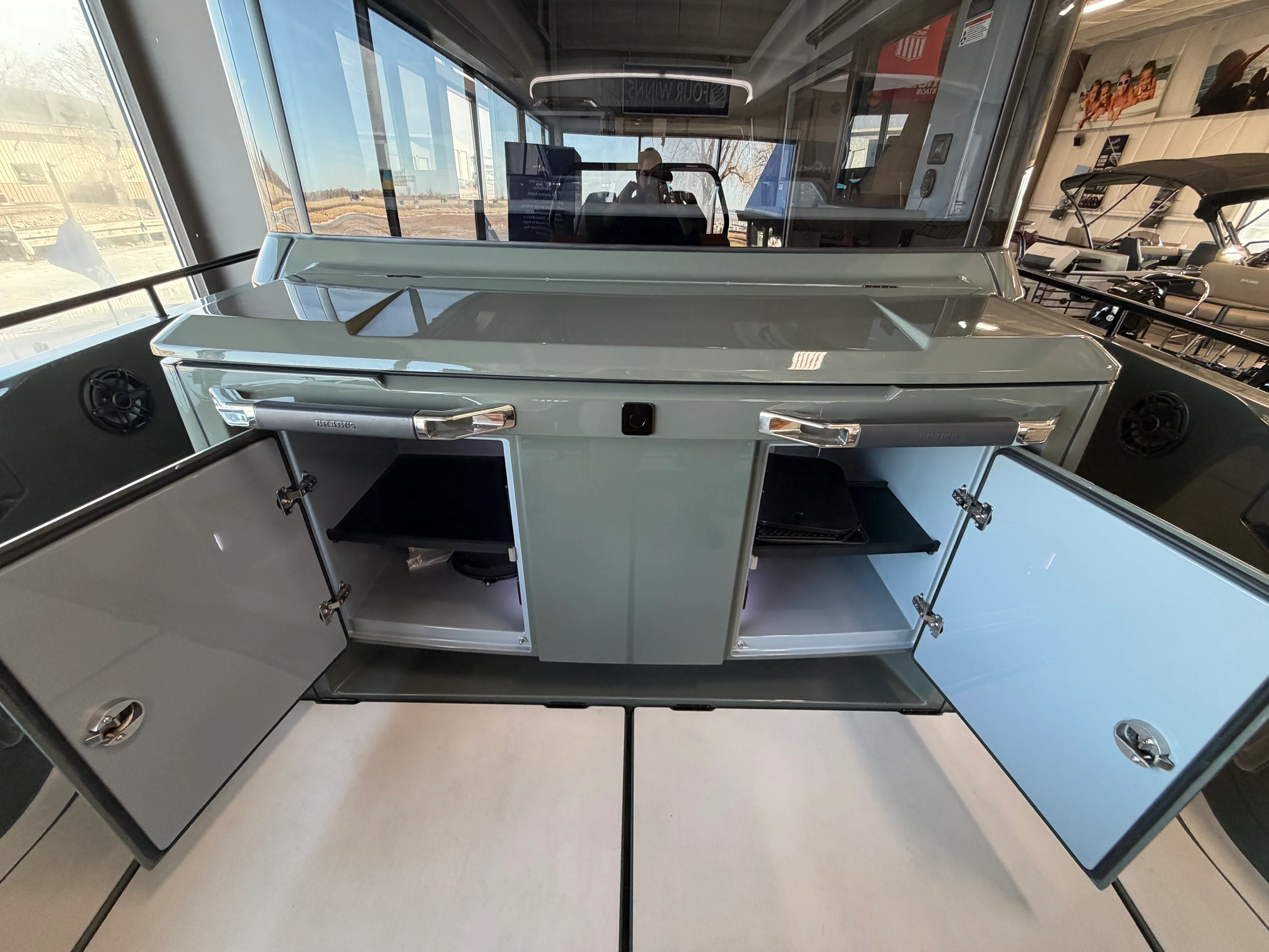 2024 Axopar 37 CROSS CABIN BRABUS Image Thumbnail #22