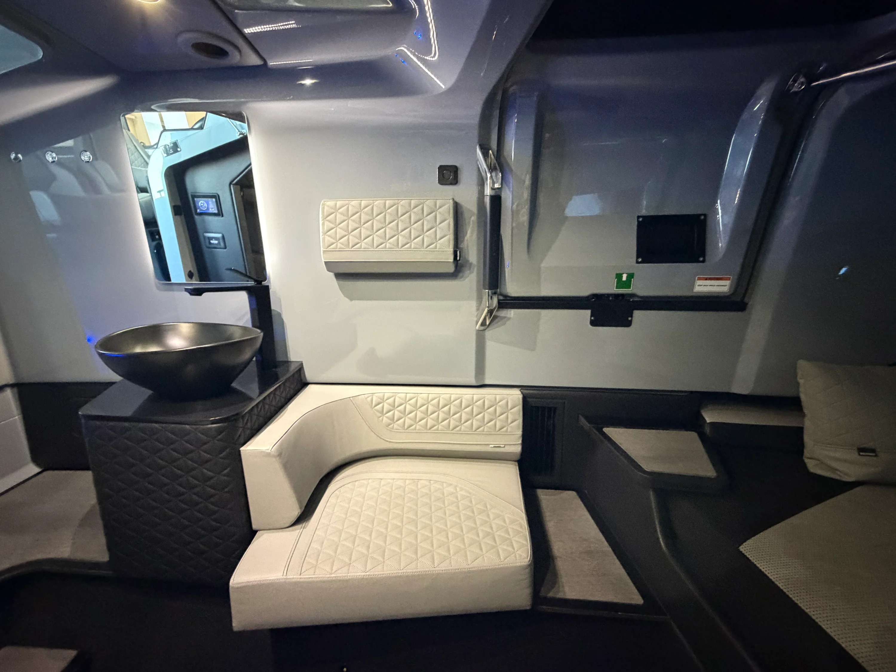 2024 Axopar 37 CROSS CABIN BRABUS Image Thumbnail #47