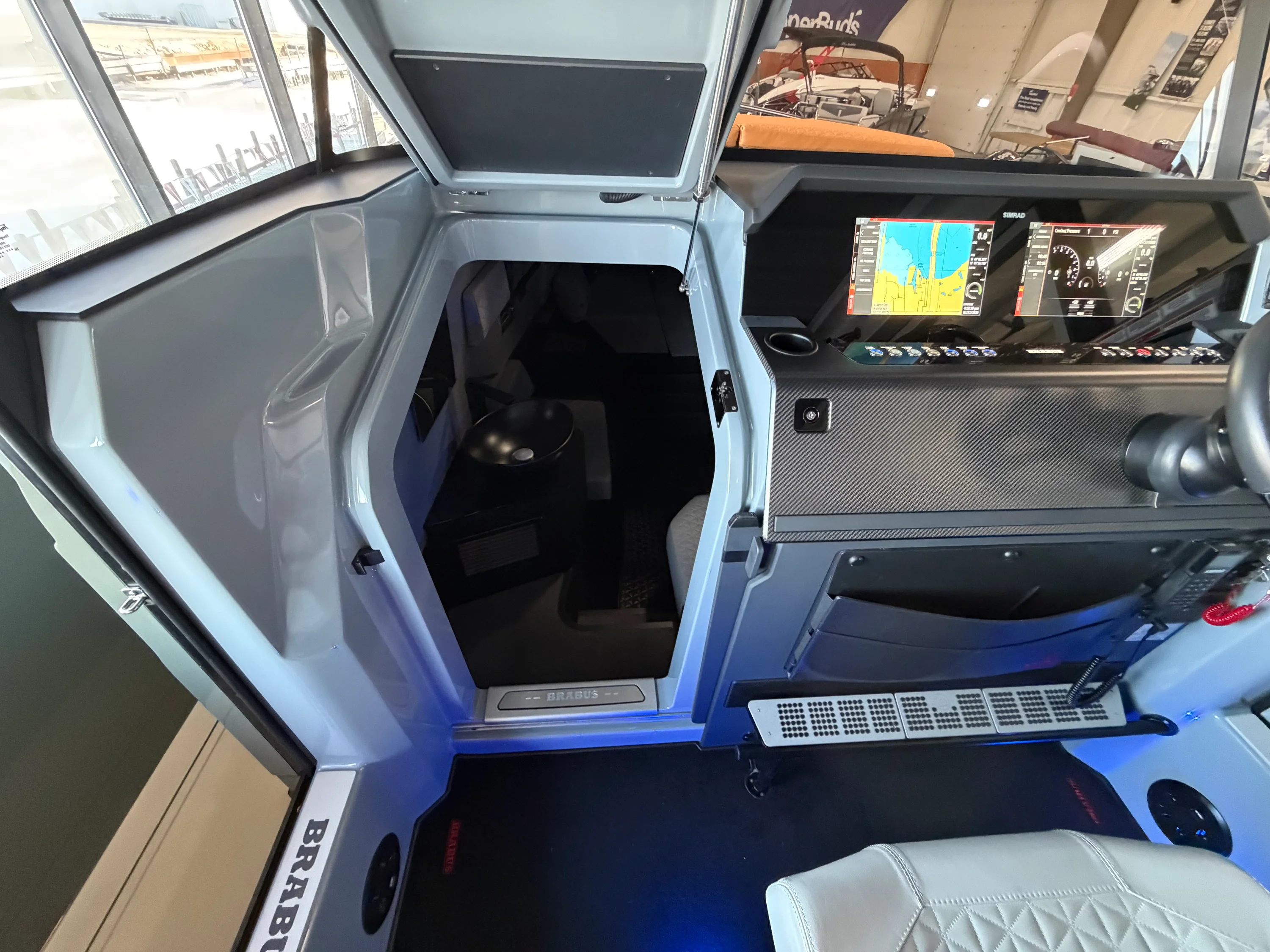 2024 Axopar 37 CROSS CABIN BRABUS Image Thumbnail #43
