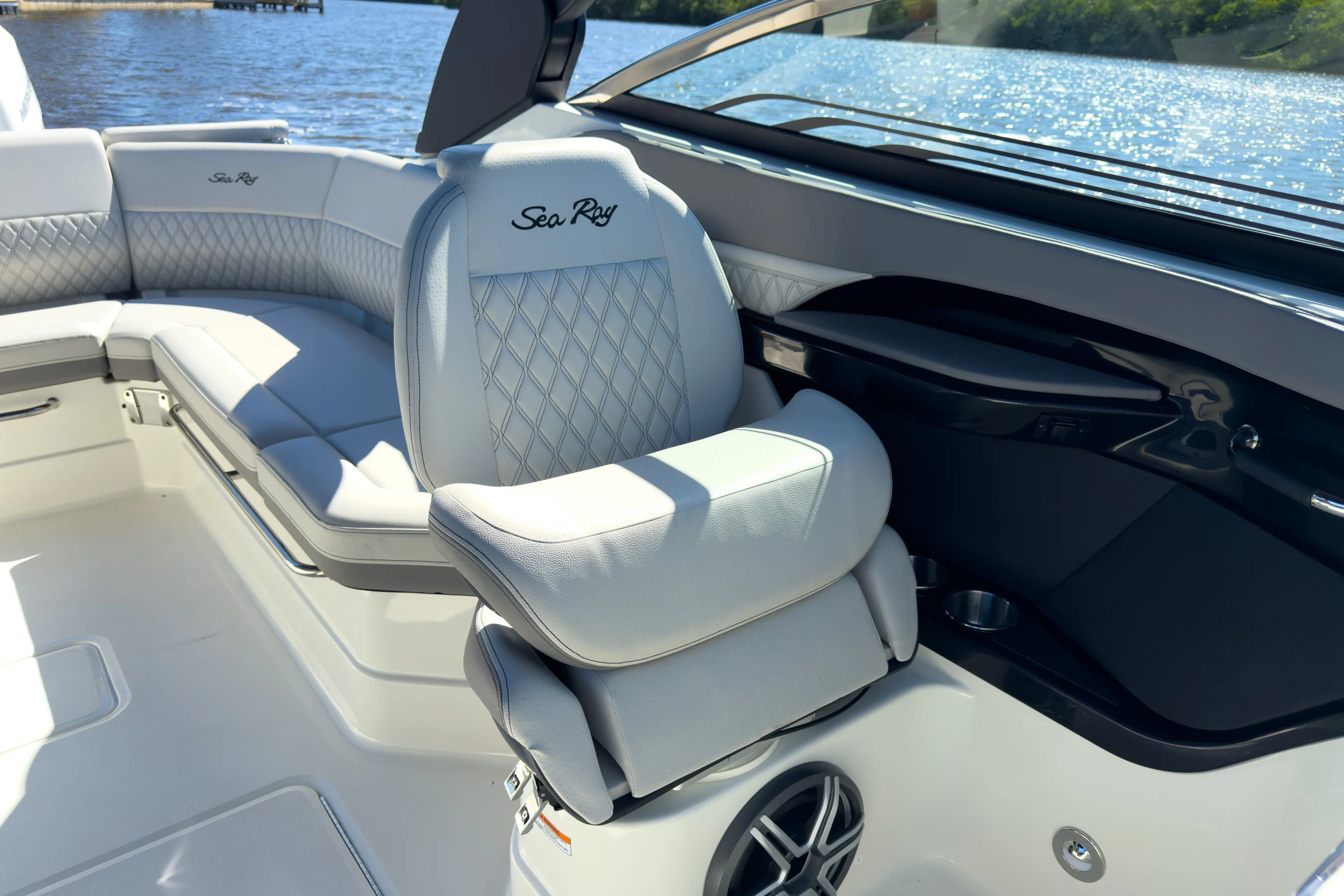 2026 Sea Ray SLX 280 Outboard Image Thumbnail #13