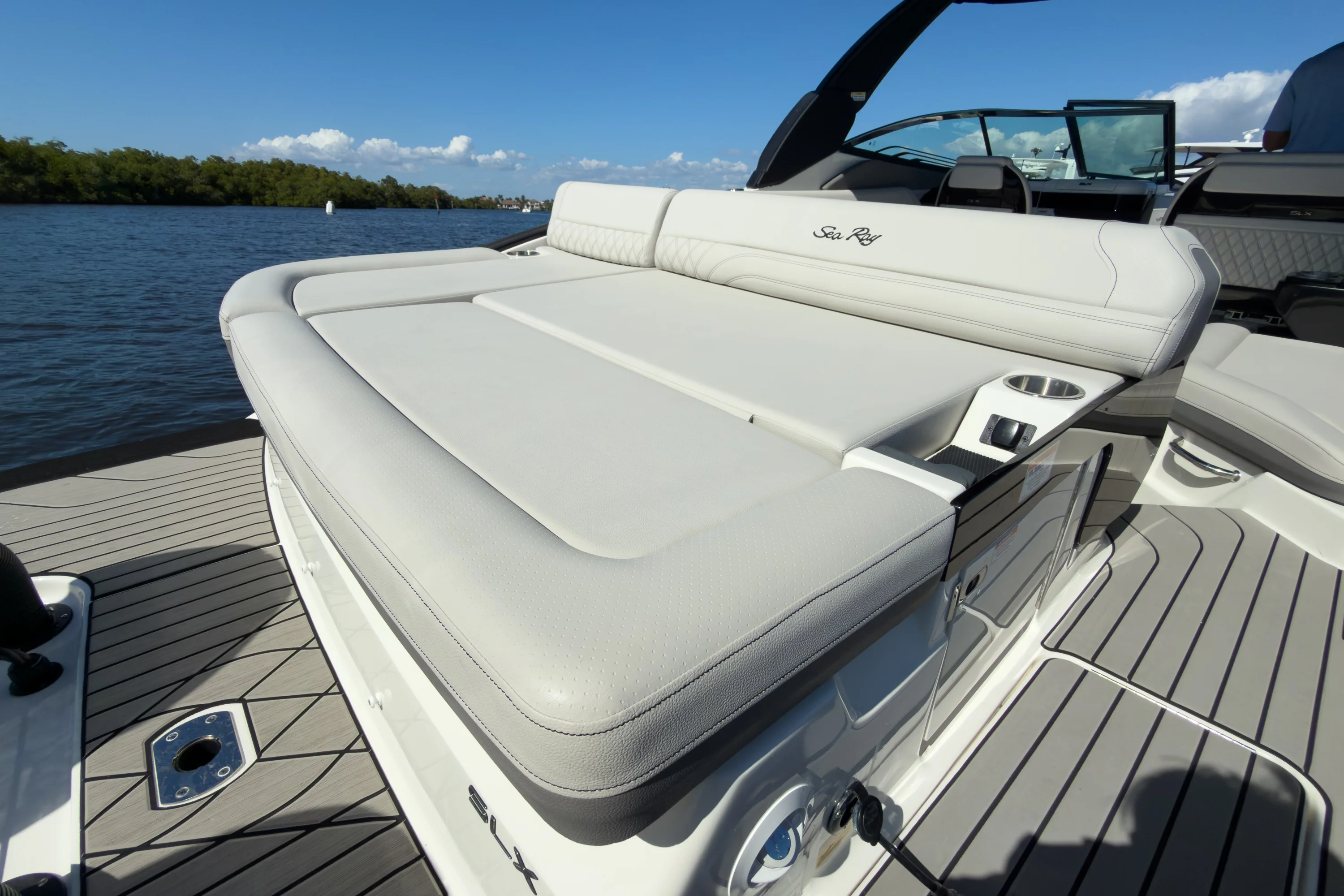 2026 Sea Ray SLX 280 Outboard Image Thumbnail #5