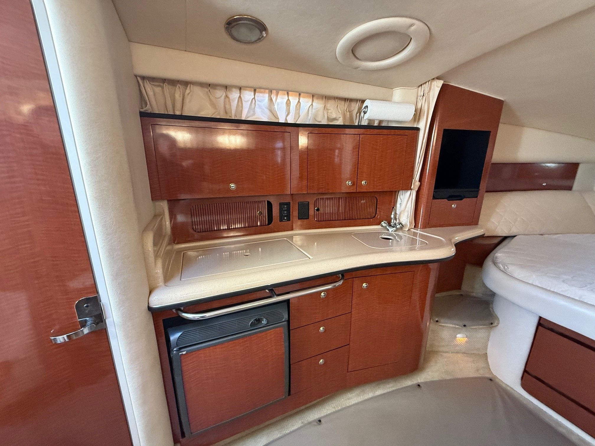 2003 Sea Ray 320 Sundancer Image Thumbnail #16