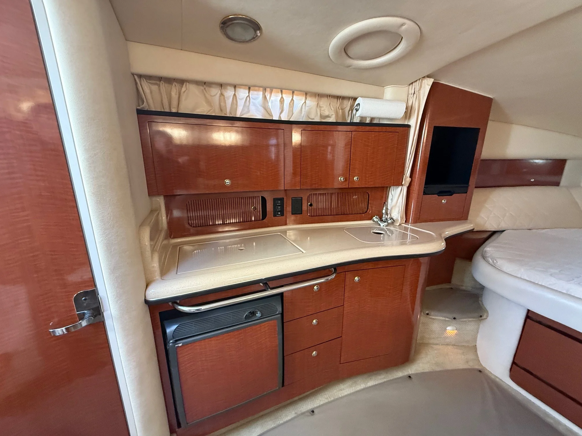 2003 Sea Ray 320 Sundancer Image Thumbnail #16