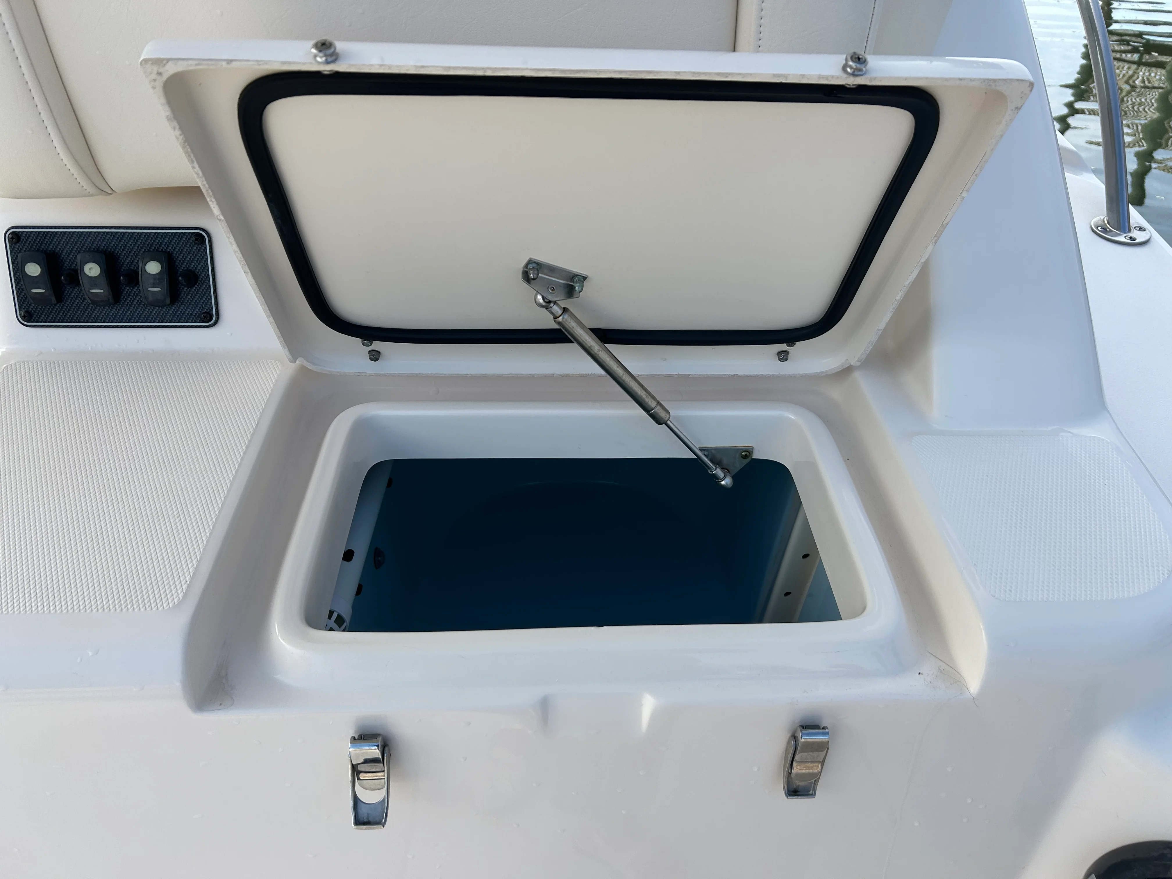 2021 Grady-White Express 330 Image Thumbnail #15