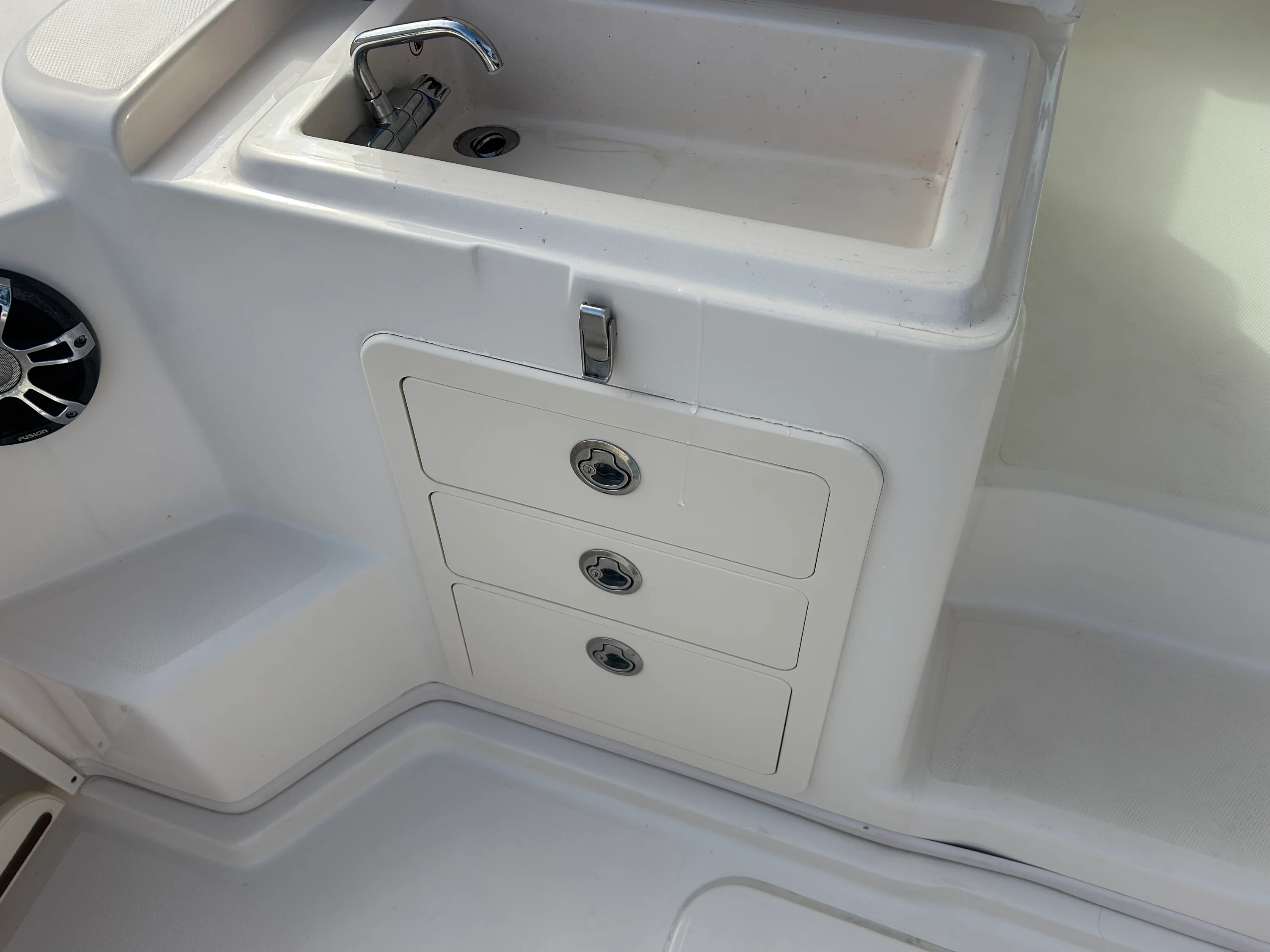 2021 Grady-White Express 330 Image Thumbnail #14