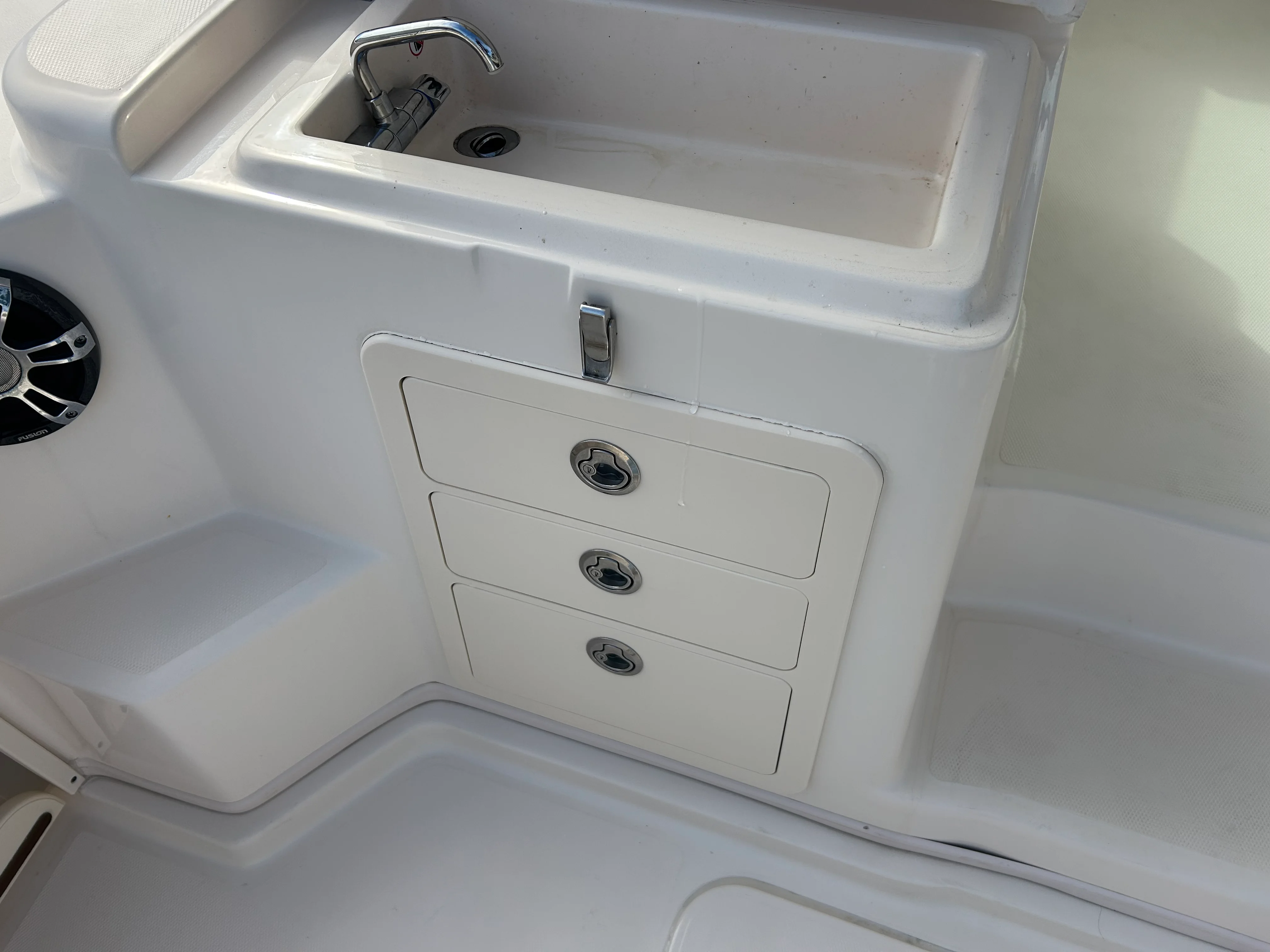 2021 Grady-White Express 330 Image Thumbnail #14