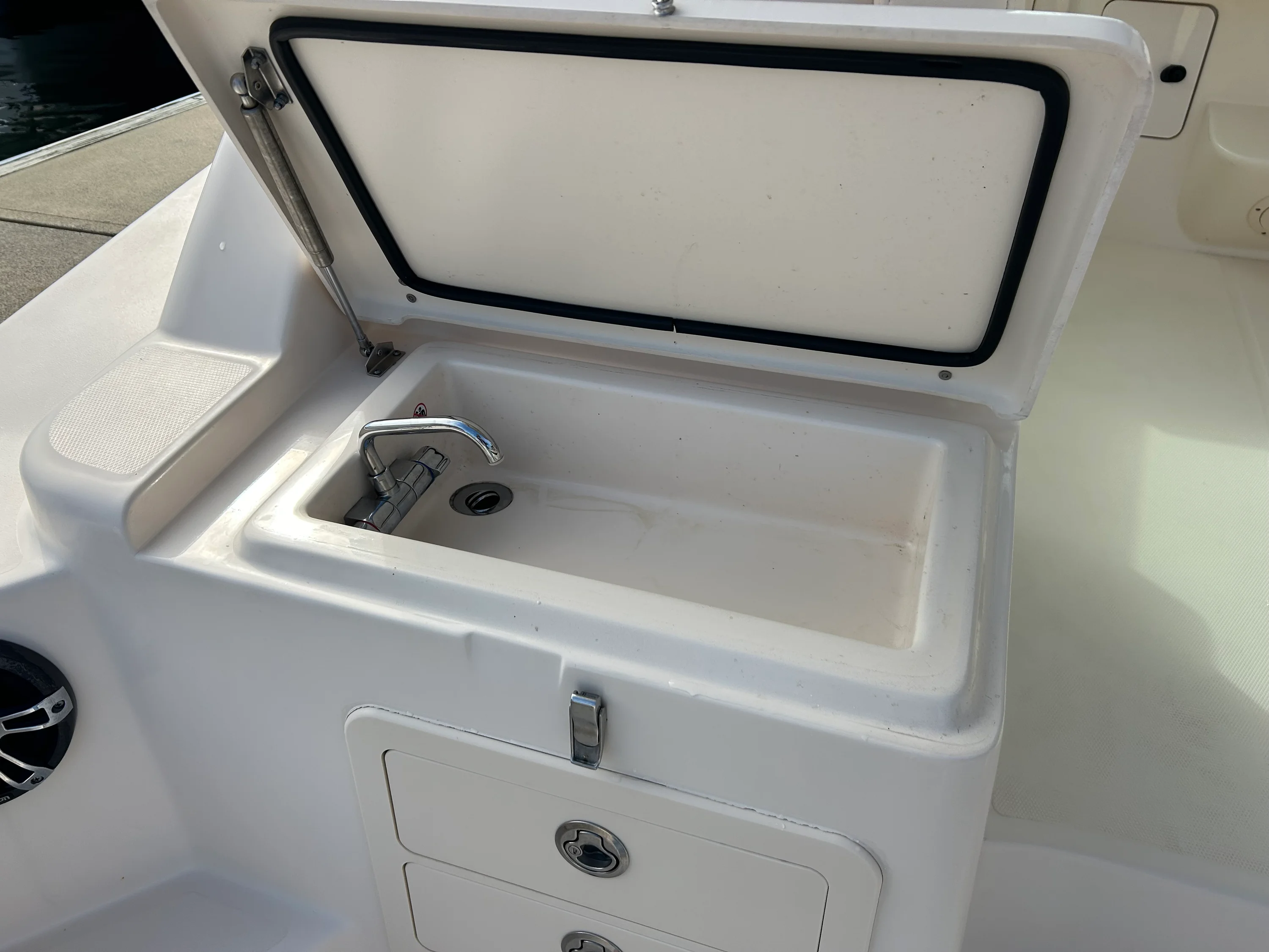 2021 Grady-White Express 330 Image Thumbnail #13