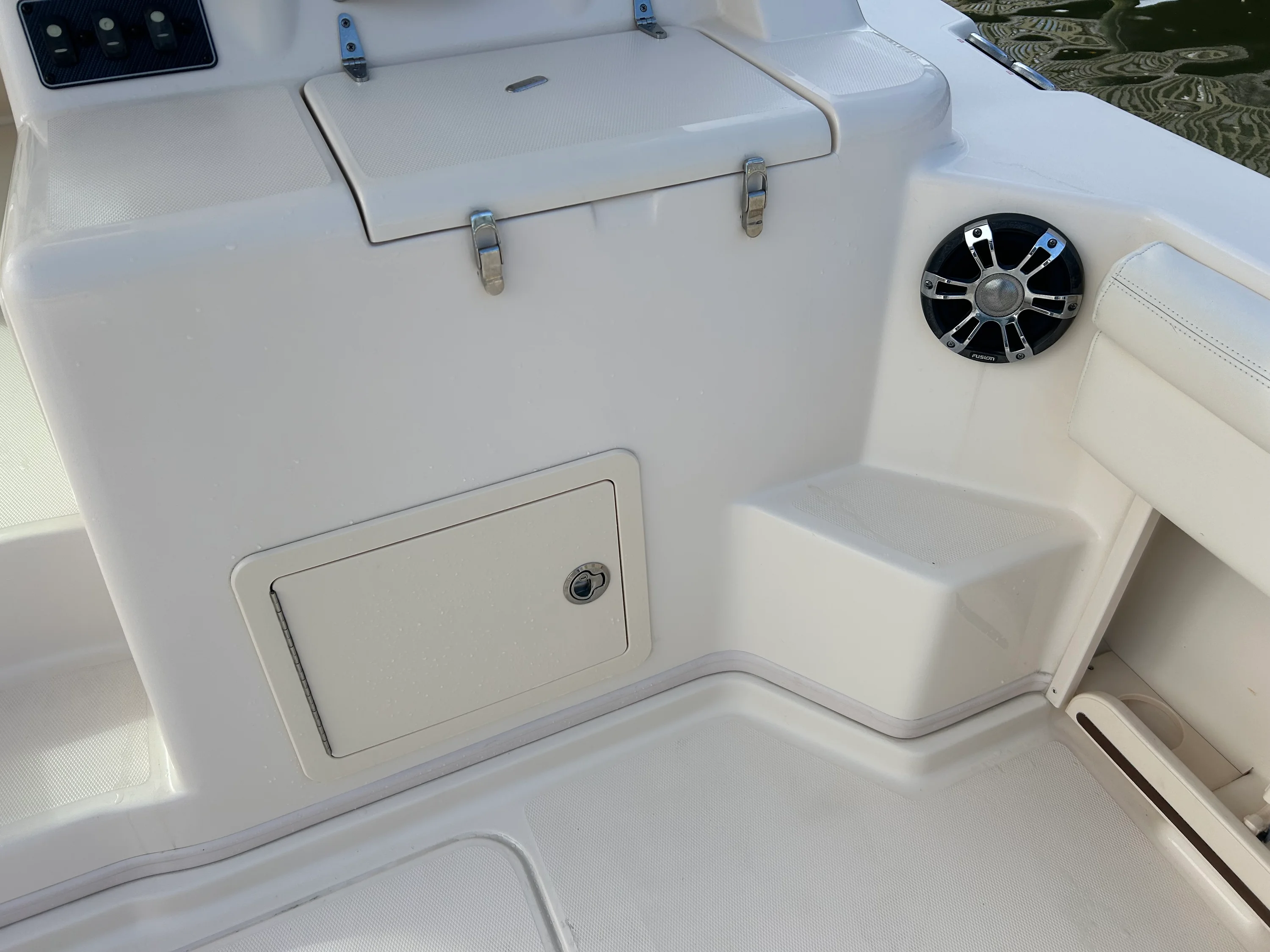 2021 Grady-White Express 330 Image Thumbnail #16