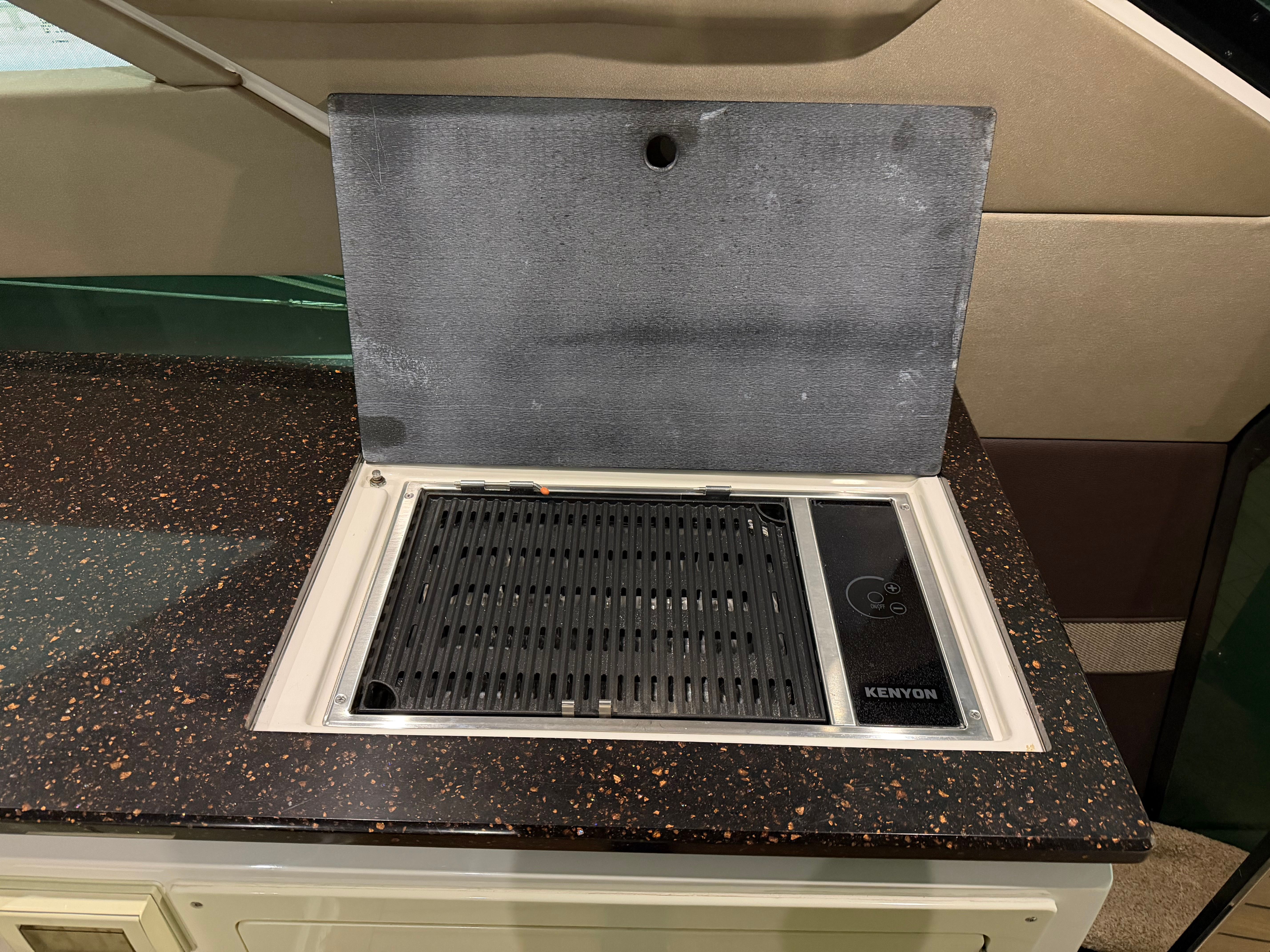 2014 Regal 52 SPORT COUPE Image Thumbnail #11